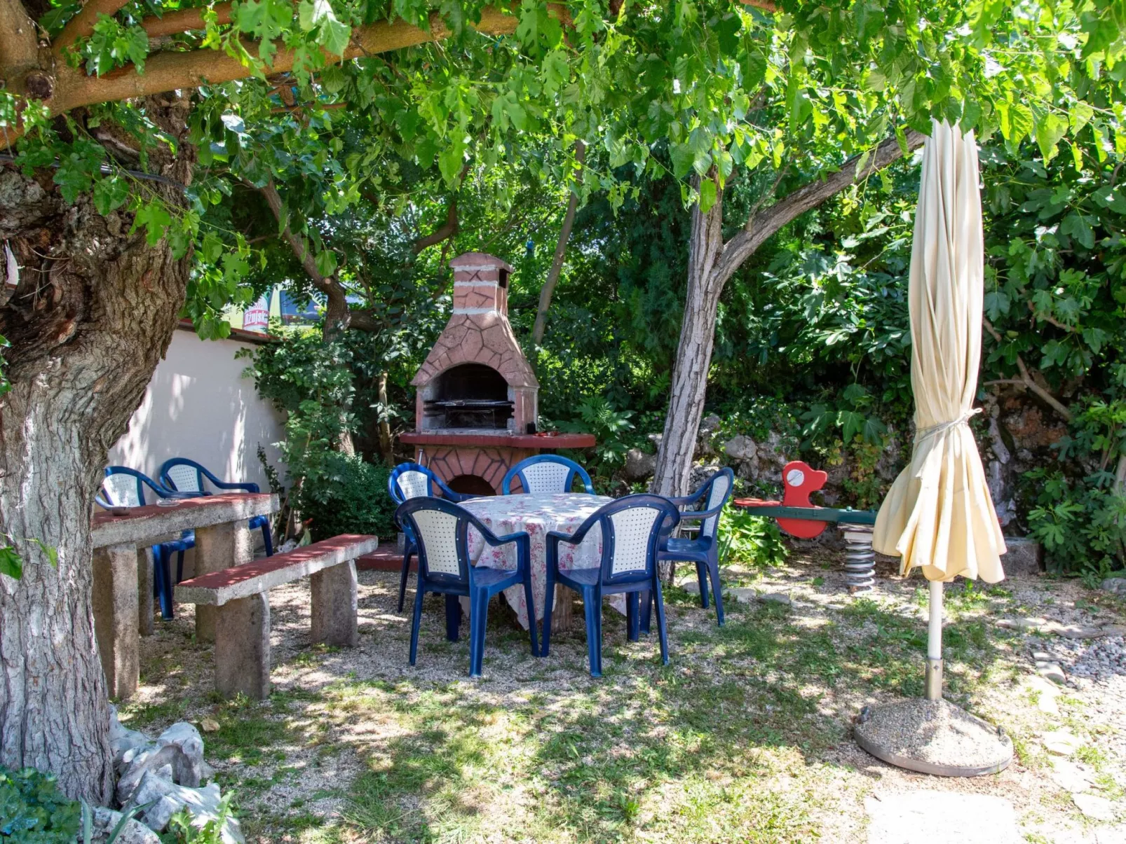 'Frane' mit eigenem Pool-Buiten