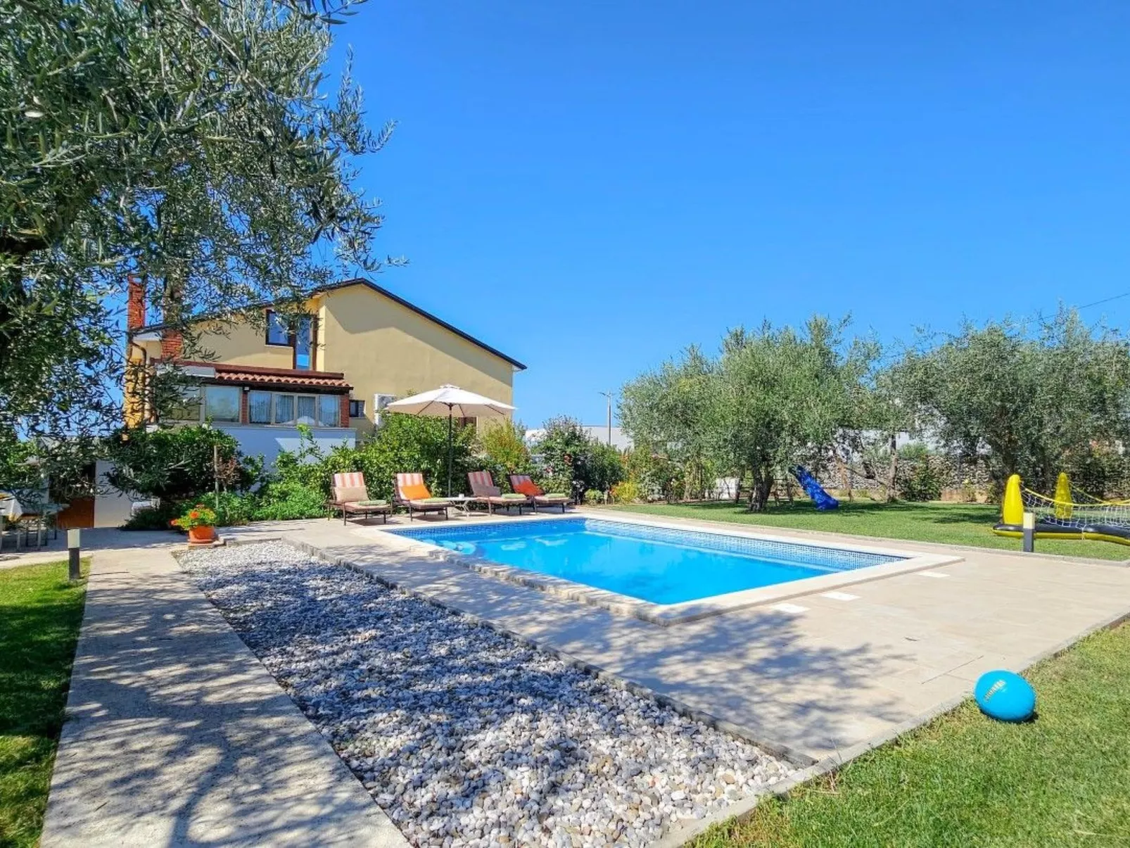 Wohnung für bis zu 6 Personen mit Schwimmbad-Buiten