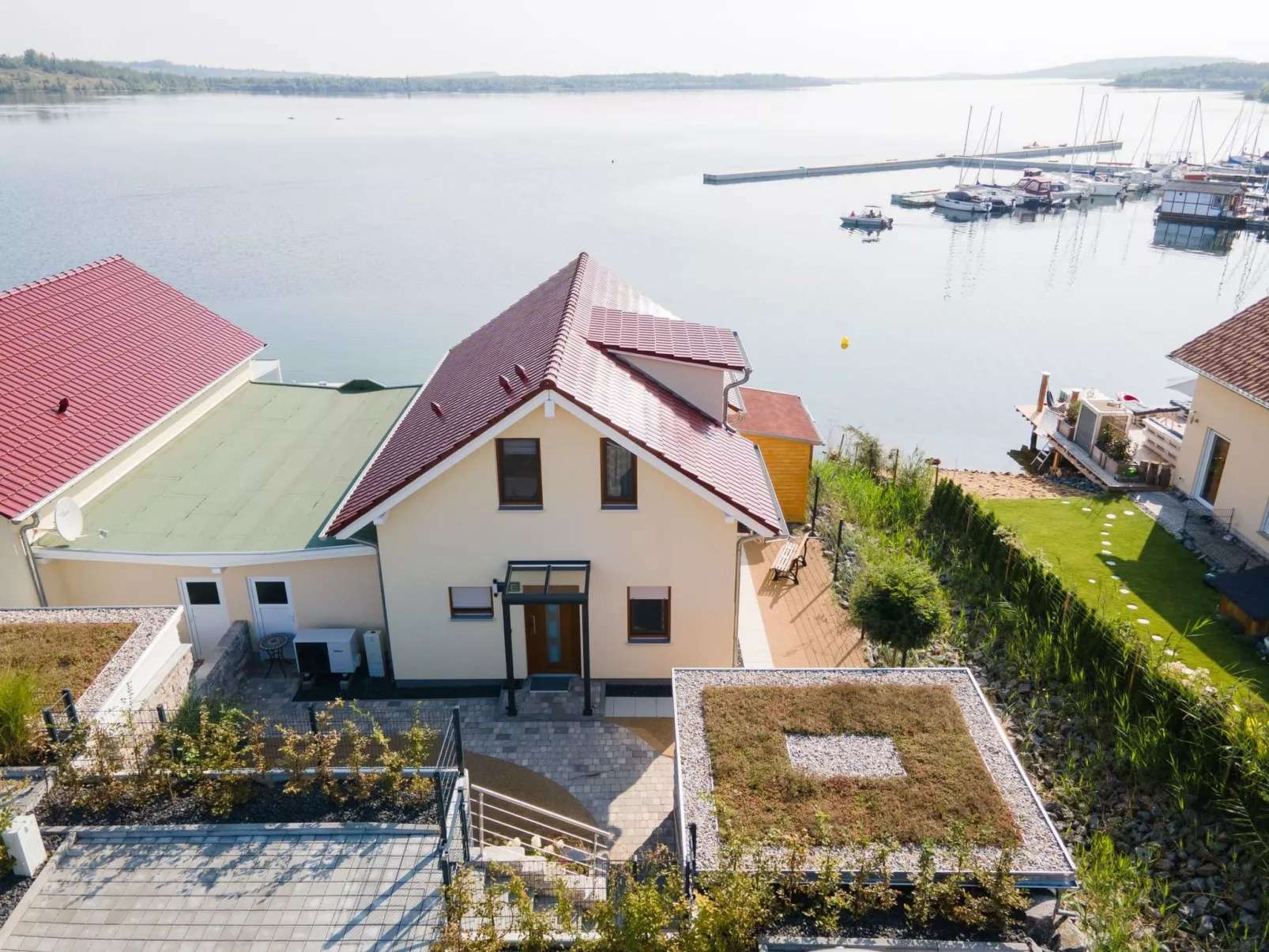 Seehaus Arielle mit Wassergrundstück-Buiten