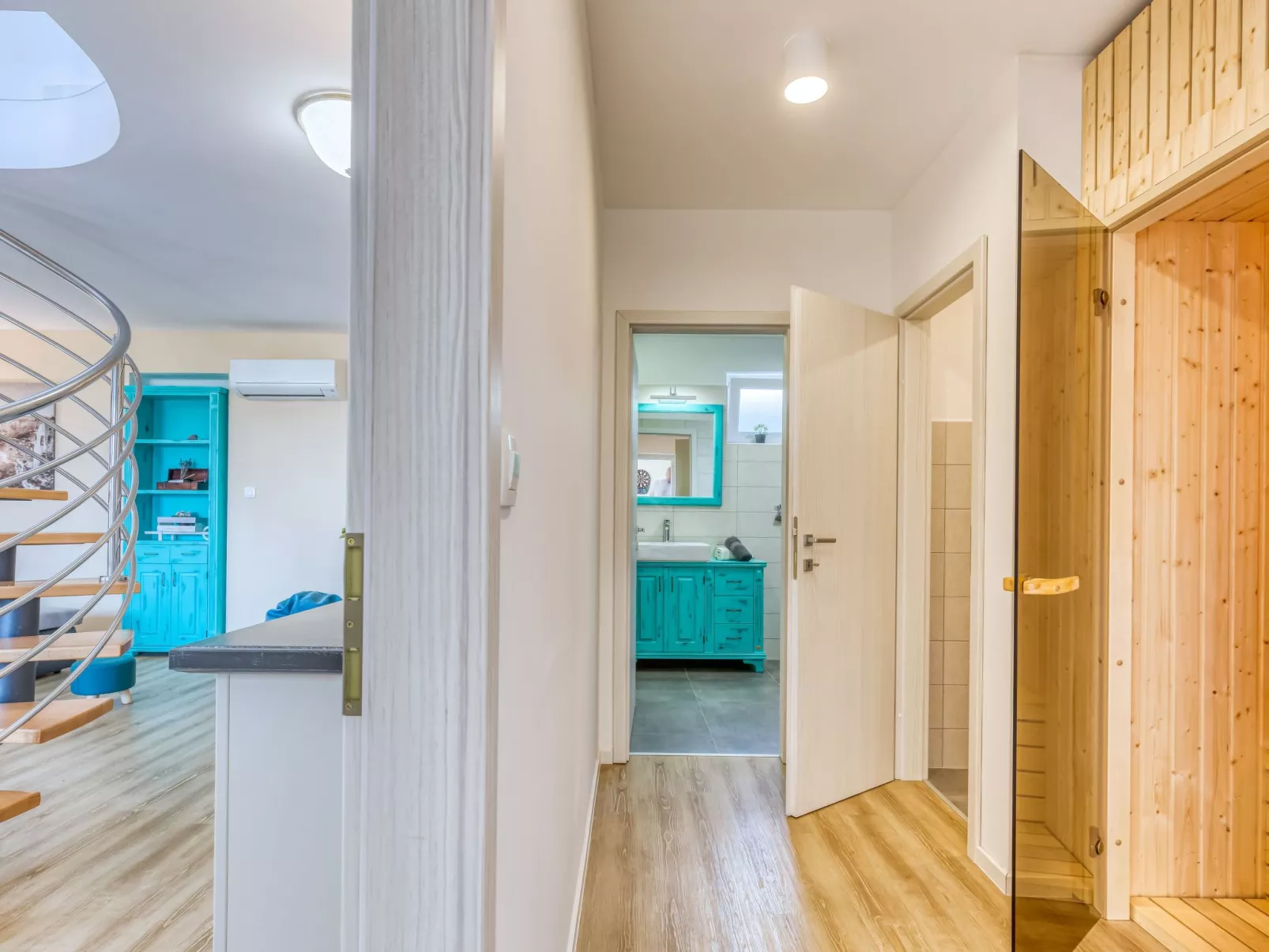 Villa LETICIJA - Luxusvilla mit beheiztem Pool, Sauna, Fitness & Grillplatz in-Binnen