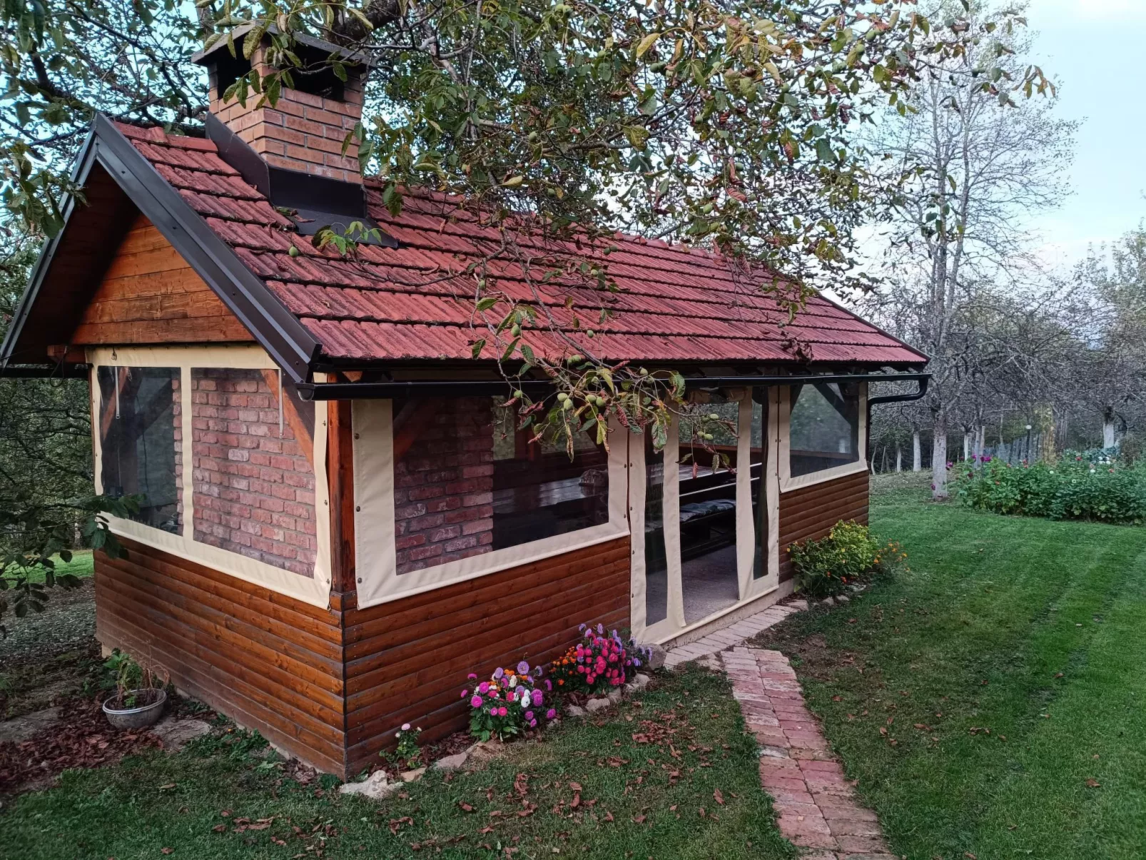 Haus in Sleme Skradsko mit Whirlpool und Parkplatz-Buiten