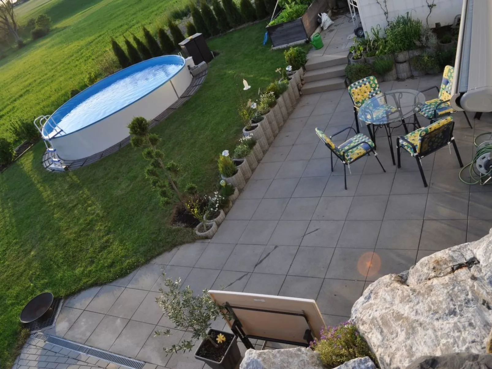 Wohnung mit großer Gartenterrasse und Ausblick-Image-tags.info