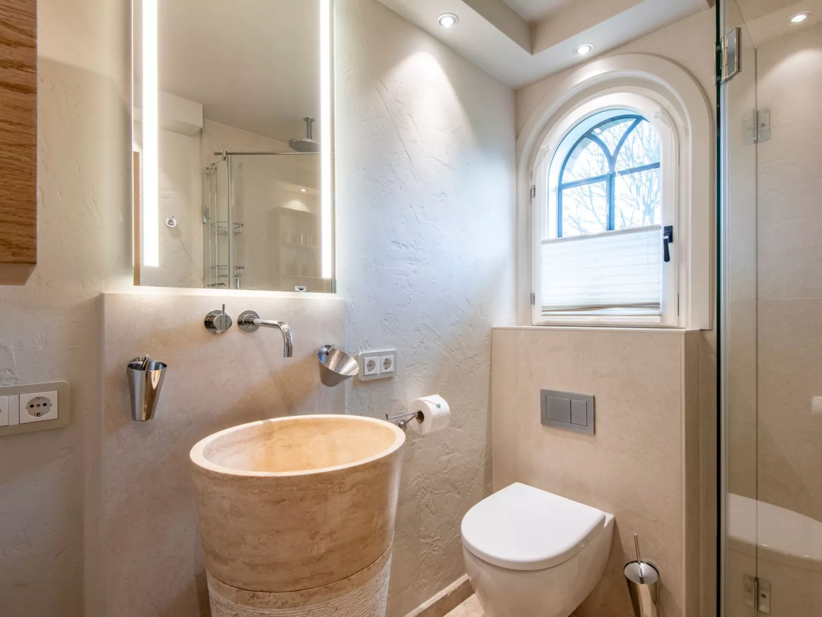 In Großmorsum mit Terrasse und Grill-Binnen