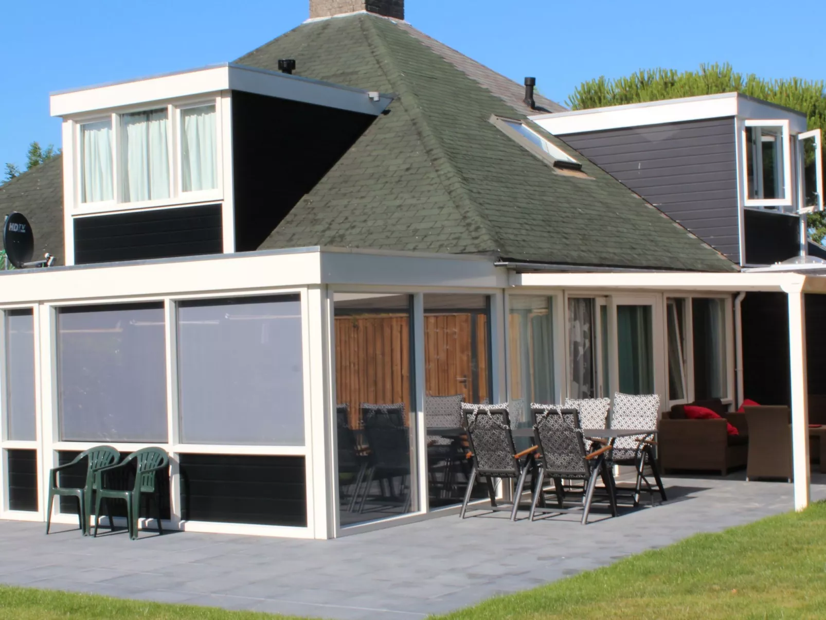 "Buurtweg221" mit Schwimmbad