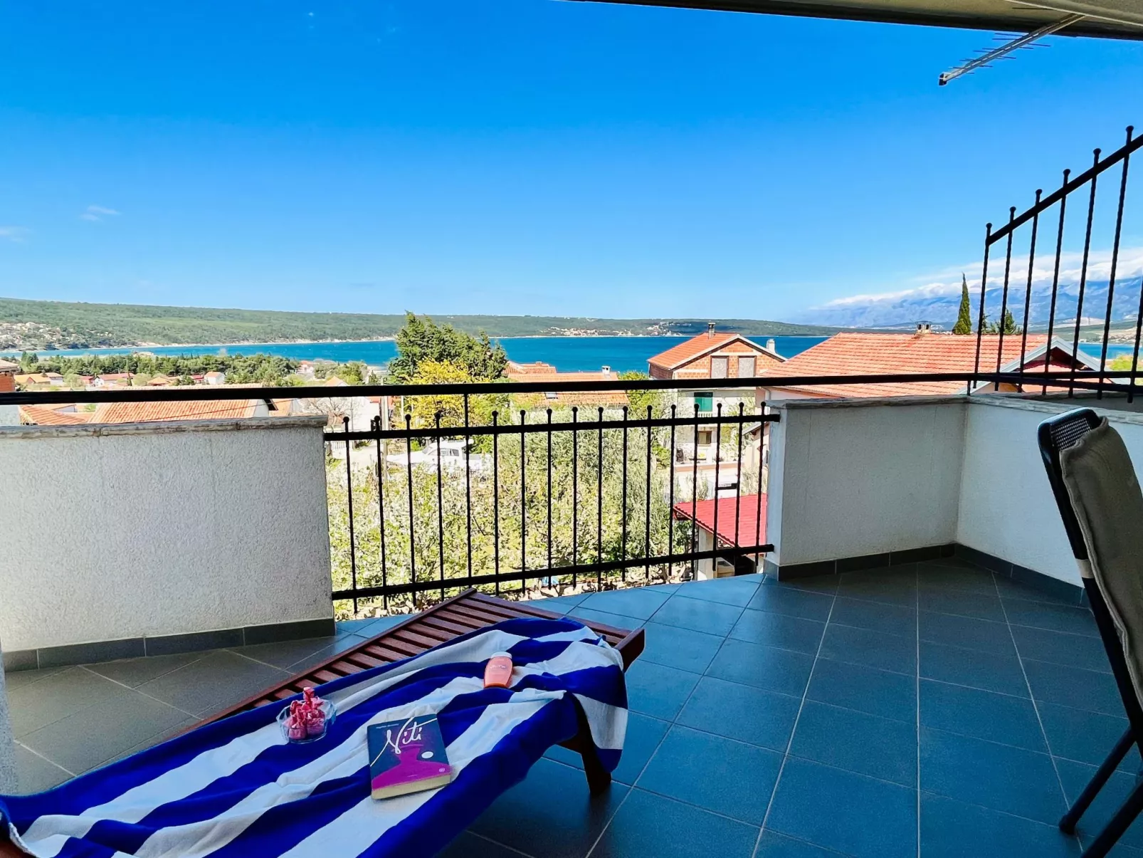 Neu erbautes Apartment mit großem Balkon-Buiten