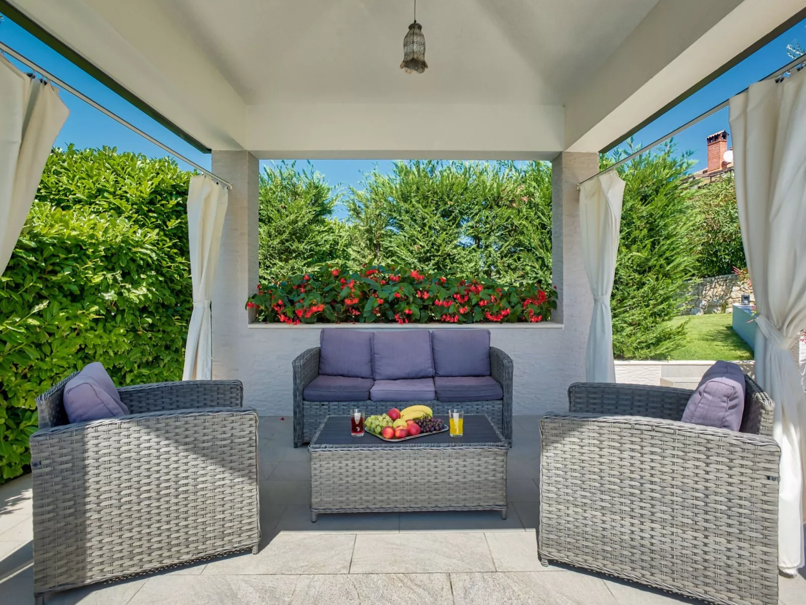 "Ines" mit Whirlpool-Buiten