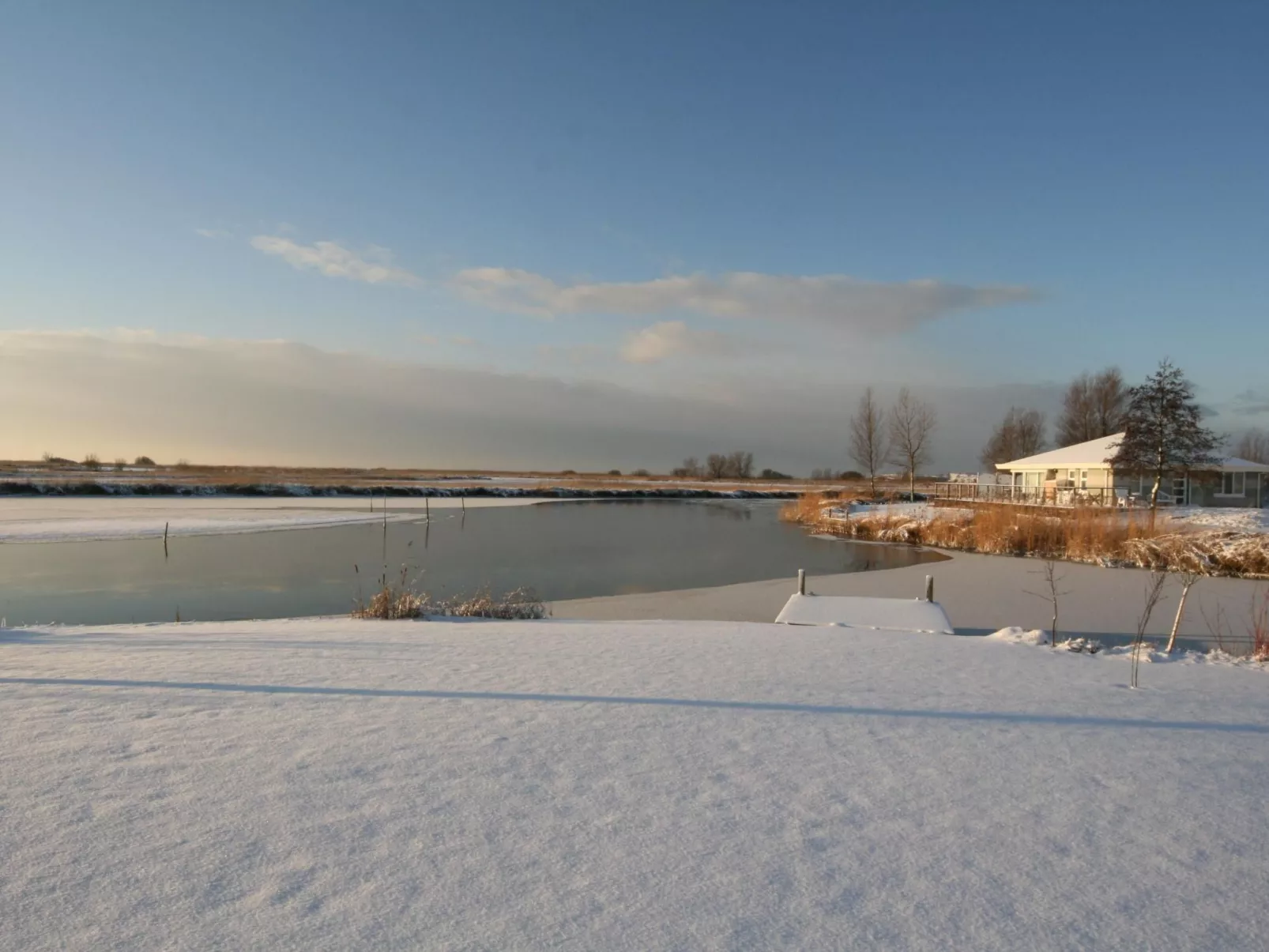 Modernes Ferienhaus mit Sauna und Whirlpool-Buiten