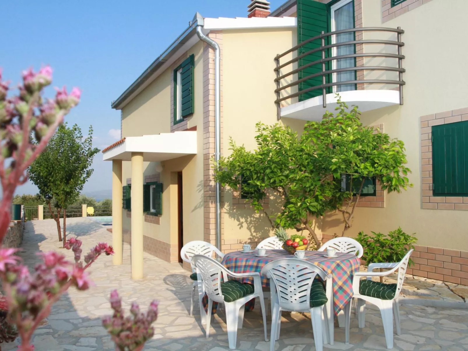 Geräumige Ferienvilla mit Pool und Meerblick-Image-tags.info