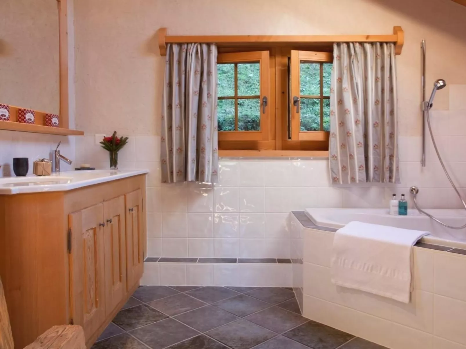 Berghütte "Le Chalet de Lara"-Binnen