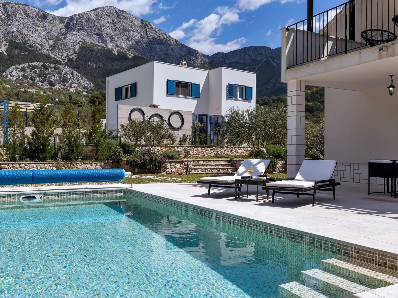 Alleinstehendes Ferienhaus mit Pool und drei Sch-Image-tags.info