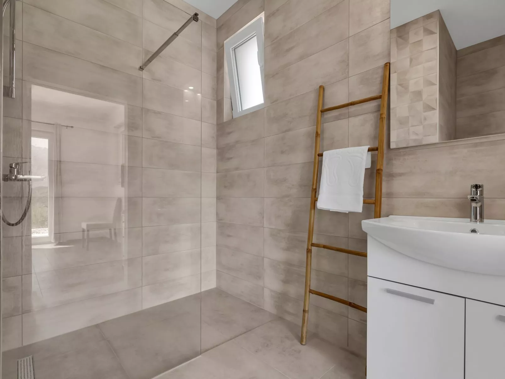 Alleinstehende Villa Slime mit Pool und Garten-Binnen