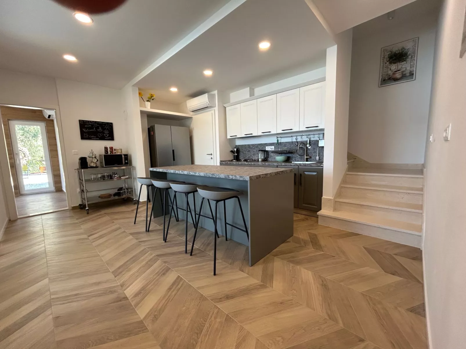 Villa Olivia mit Pool - Spielplatz - Meerblick-Binnen