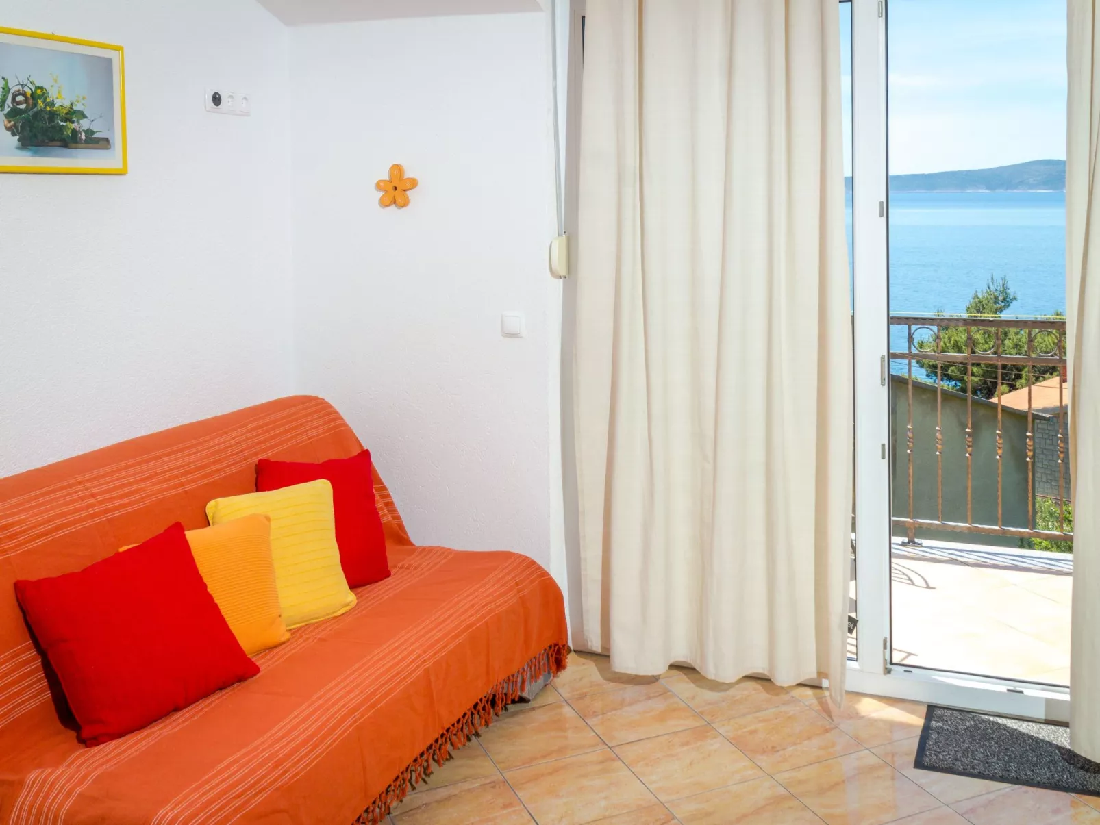 Wohnung im zweiten Stock mit Balkonen