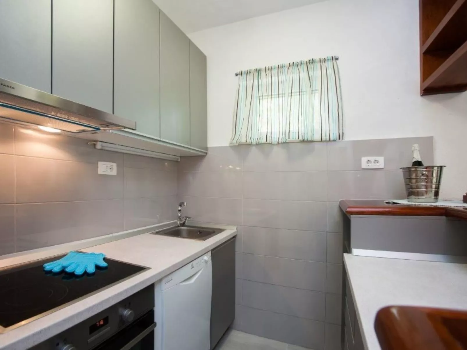 Charmante Villa Layla mit Meerblick und Pool-Binnen