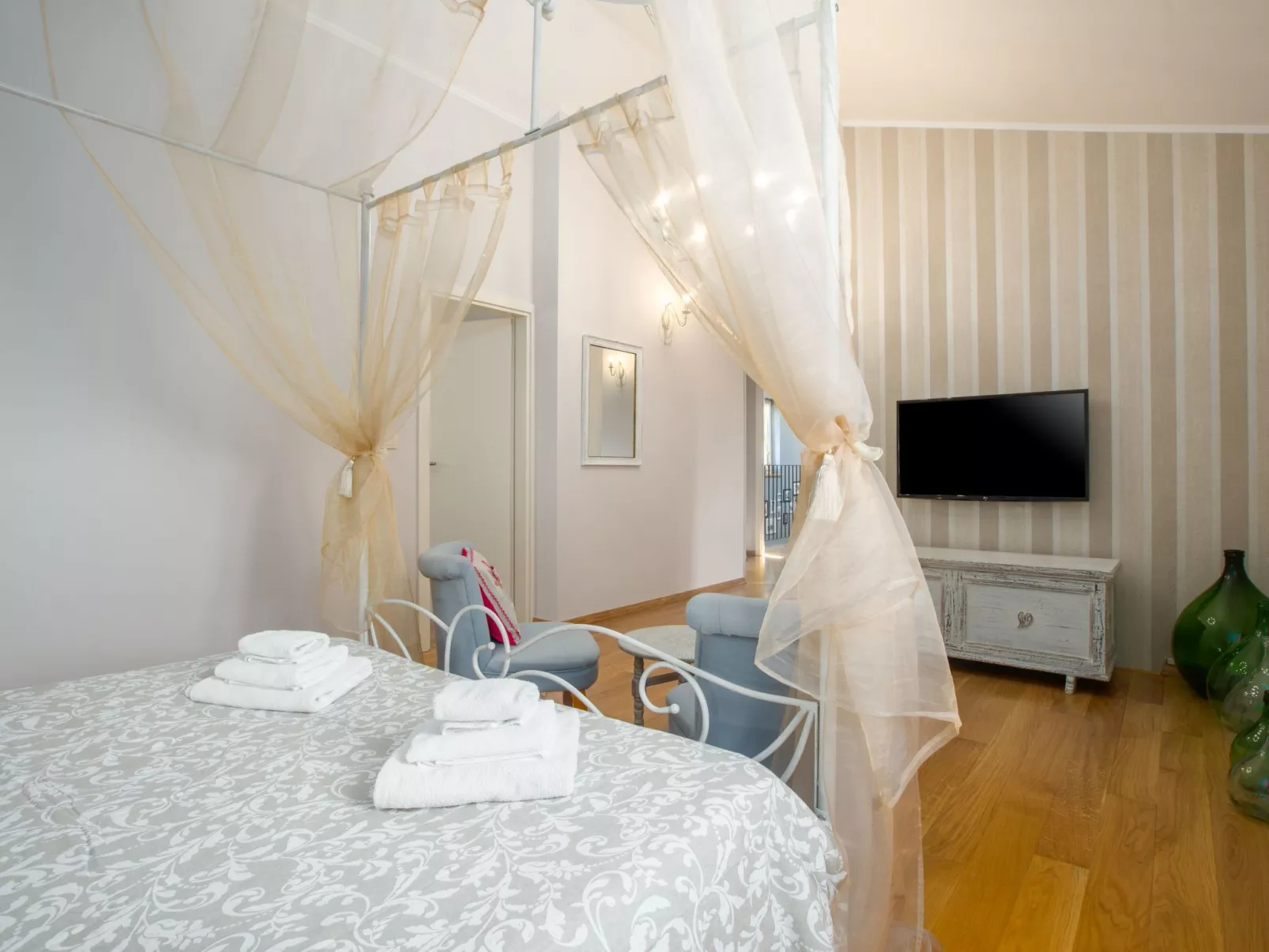 Villa mit Pool, Garten und Sommerküche-Binnen