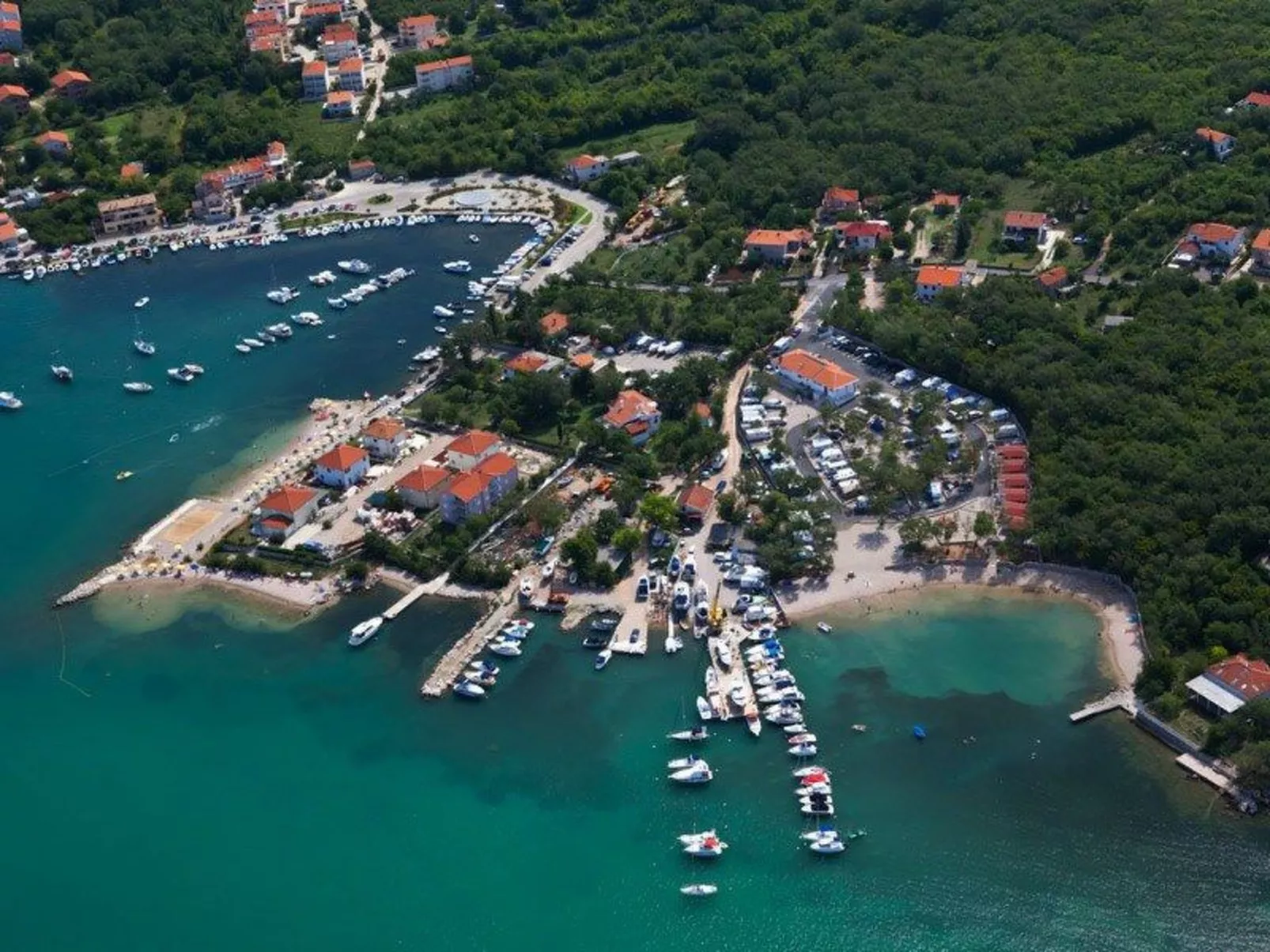 Große Wohnung in Klimno mit Möbliertem Balkon-Buiten