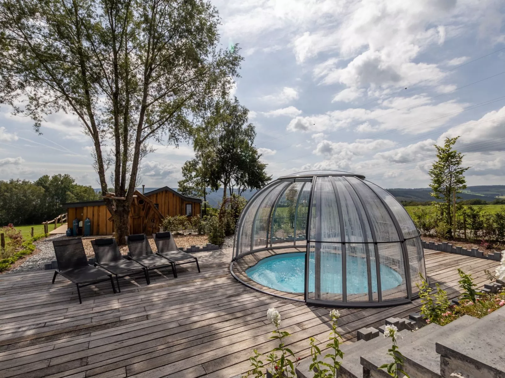 Landhaus mit Hallenbad-Buiten