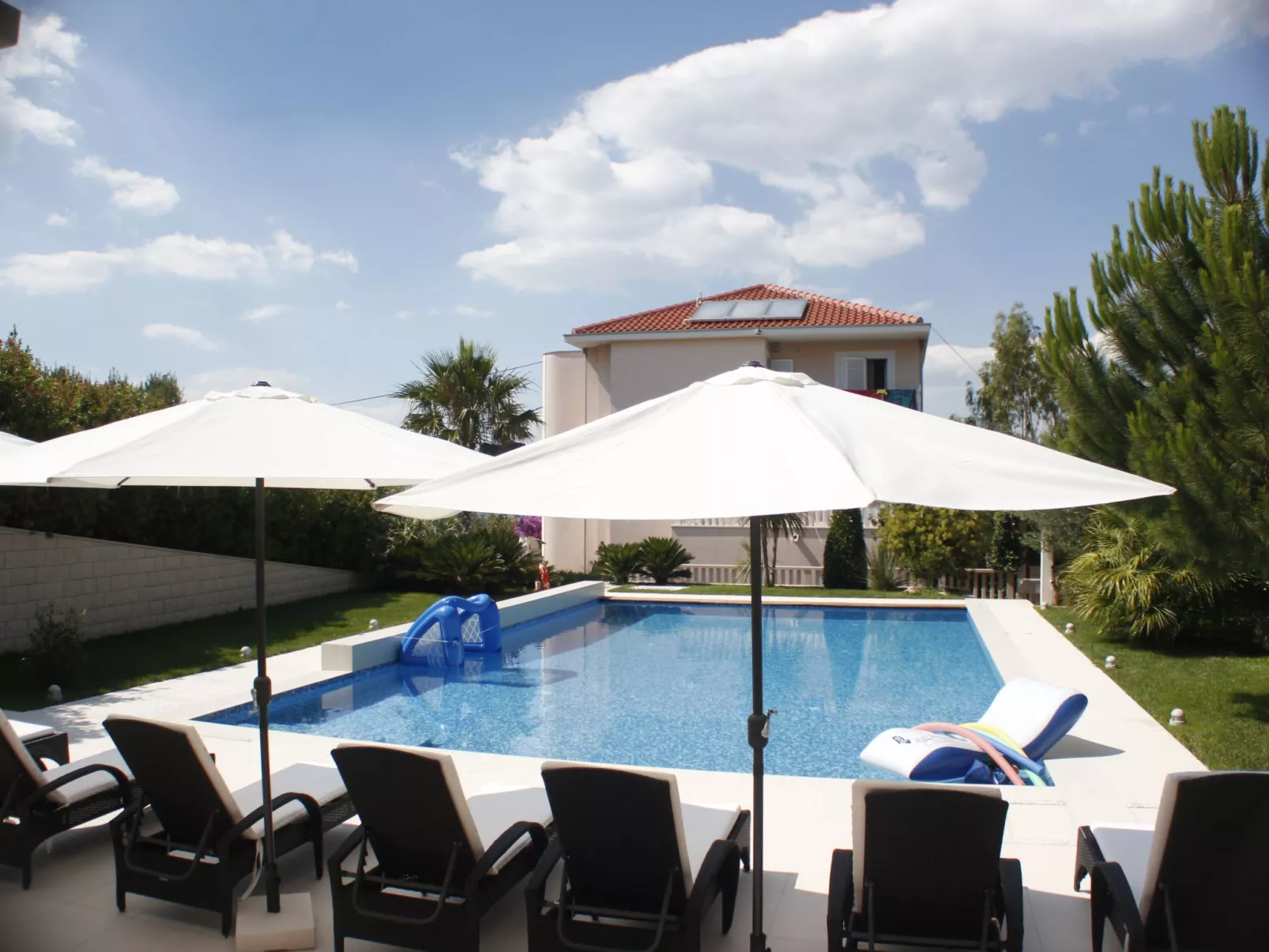 Geräumige Wohnung mit Meerblick vom Sonnenbalkon-Buiten
