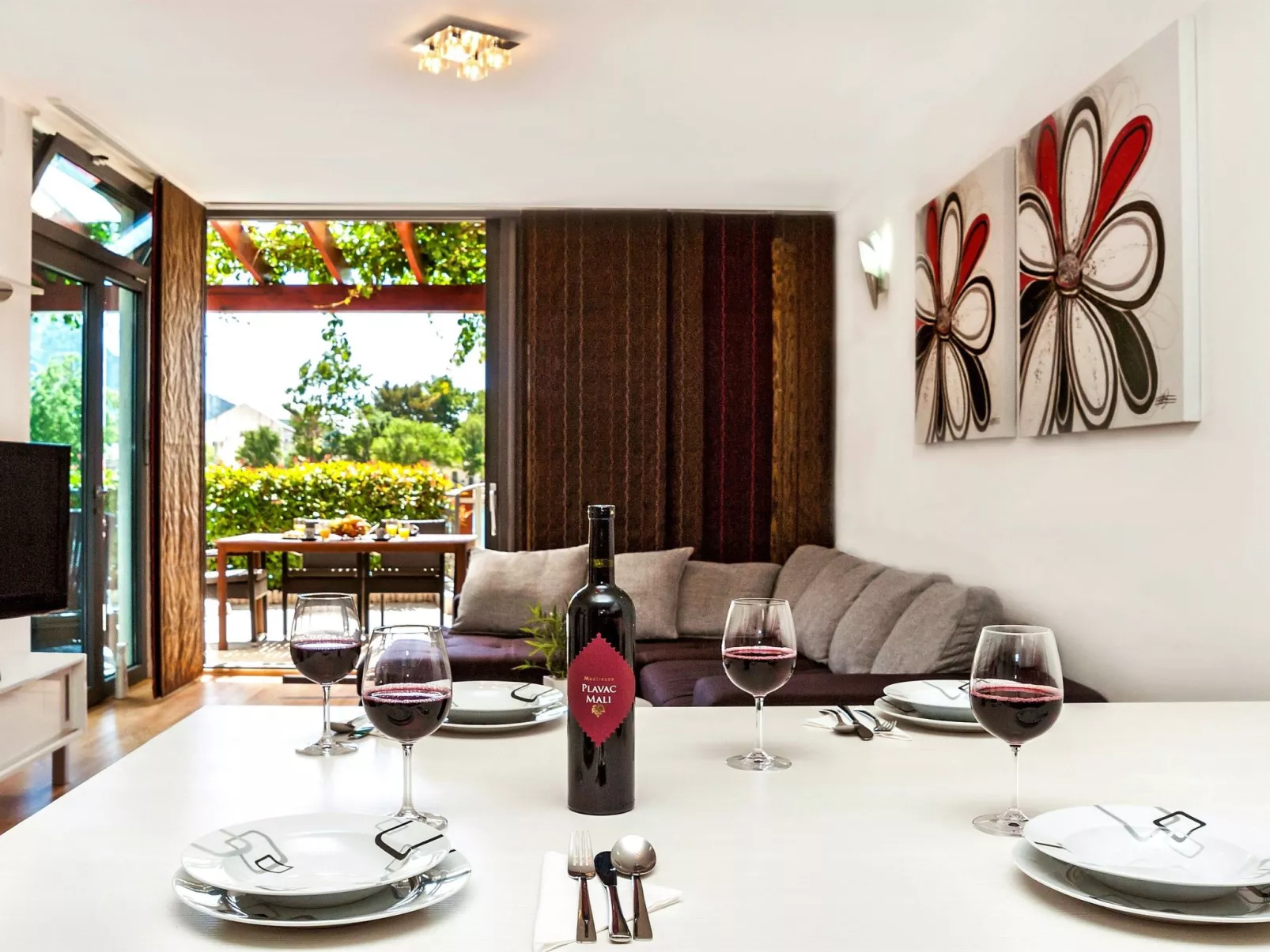 Ein luxuriöses Apartment in der Nähe des Zentrums, am Flussufer-Binnen