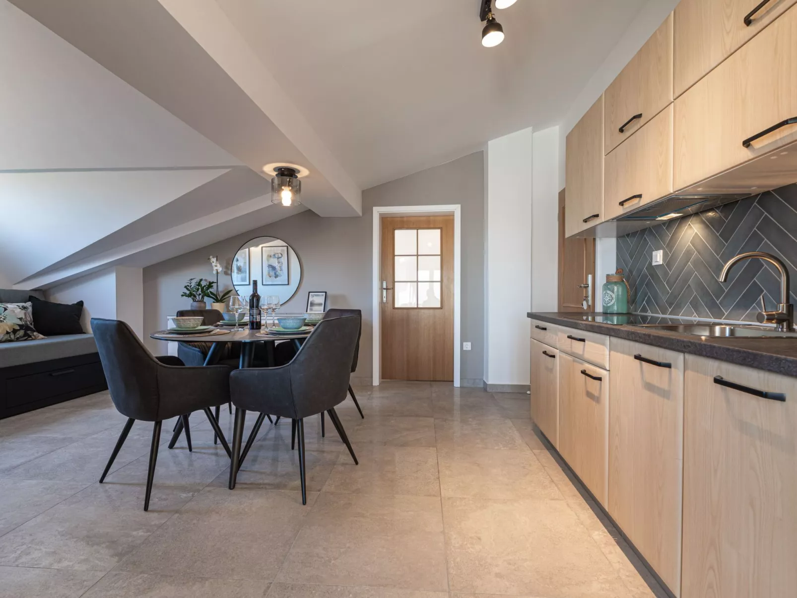 App mit Meerblick und Pool für 2-4 Personen-Binnen