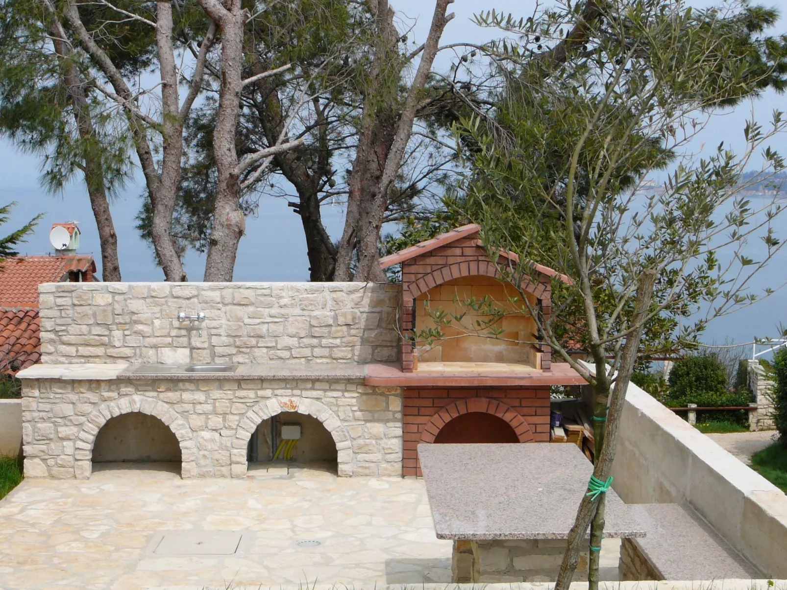 Villa del Golfo, Apartement mit Garten und Pool-Buiten