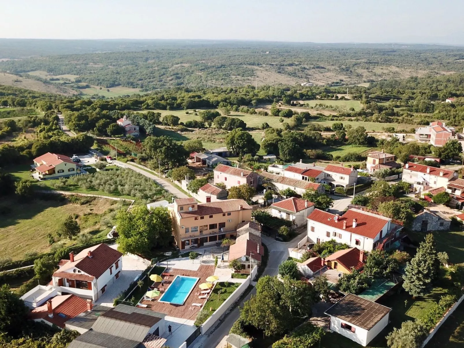 XXL-Ferienhaus "Cokuni" mit privatem Pool-Buiten