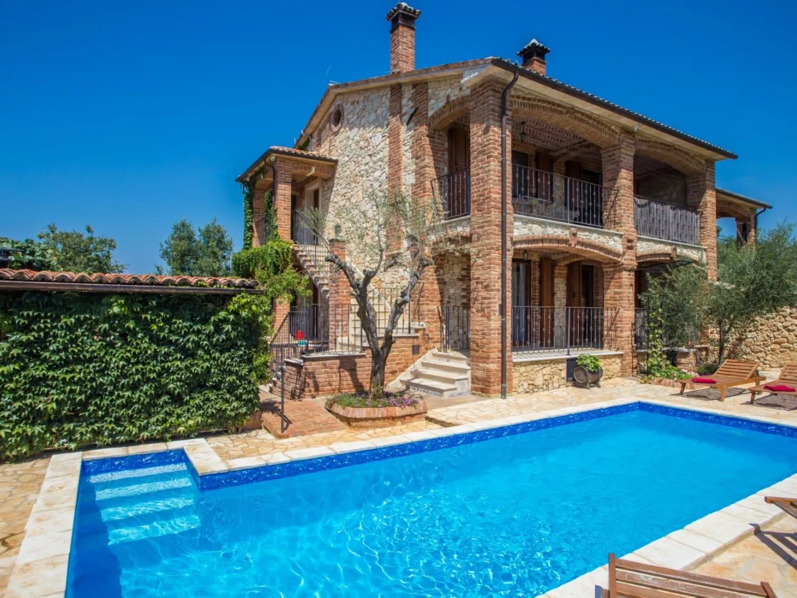 Andre Wohnung mit Pool