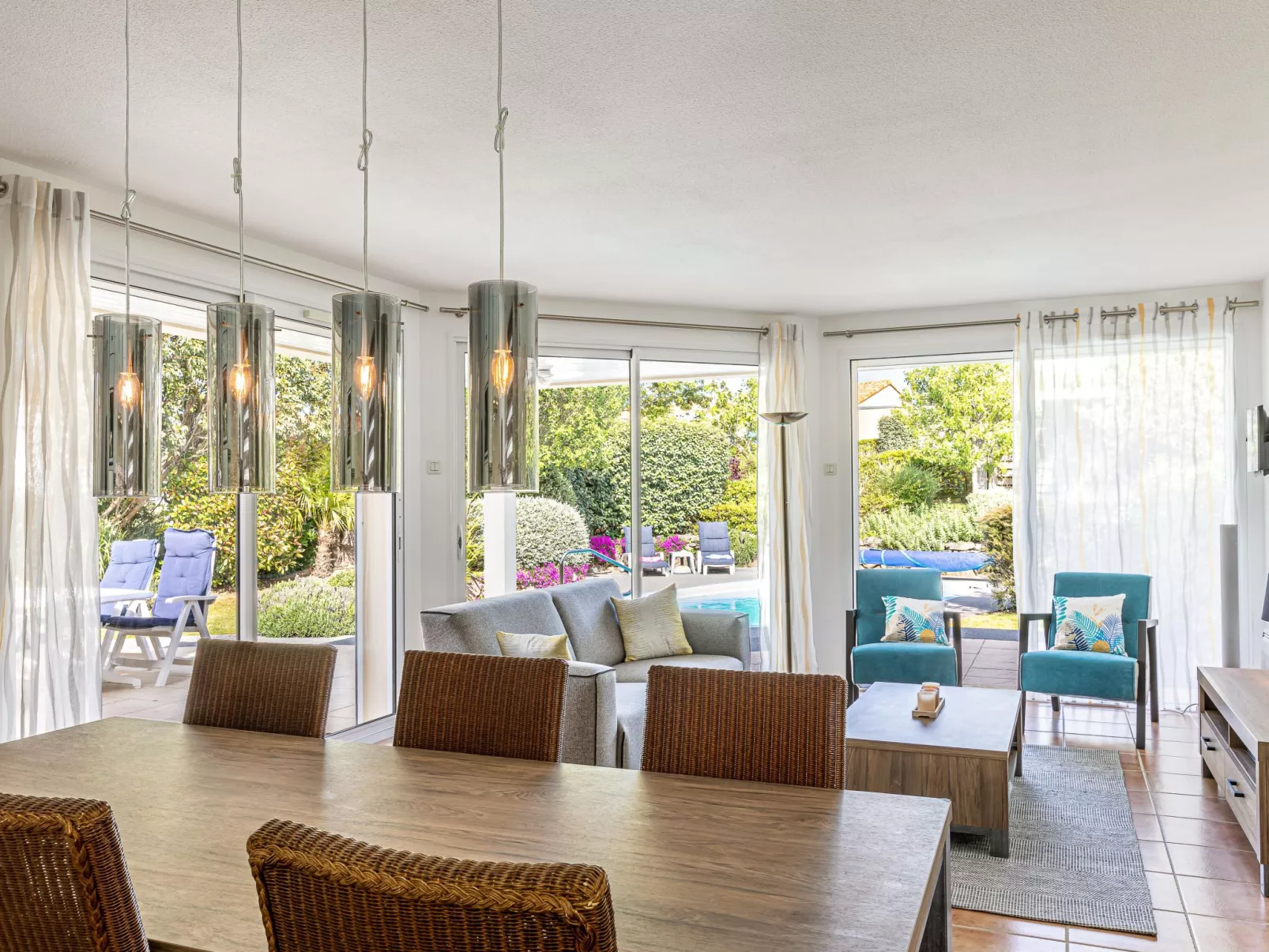 "Acacia" mit eigenem Pool-Binnen