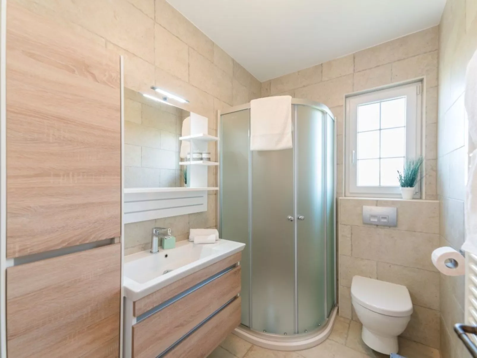 Villa Kirsten mit beheiztem Pool - von TA Leut Agency-Binnen