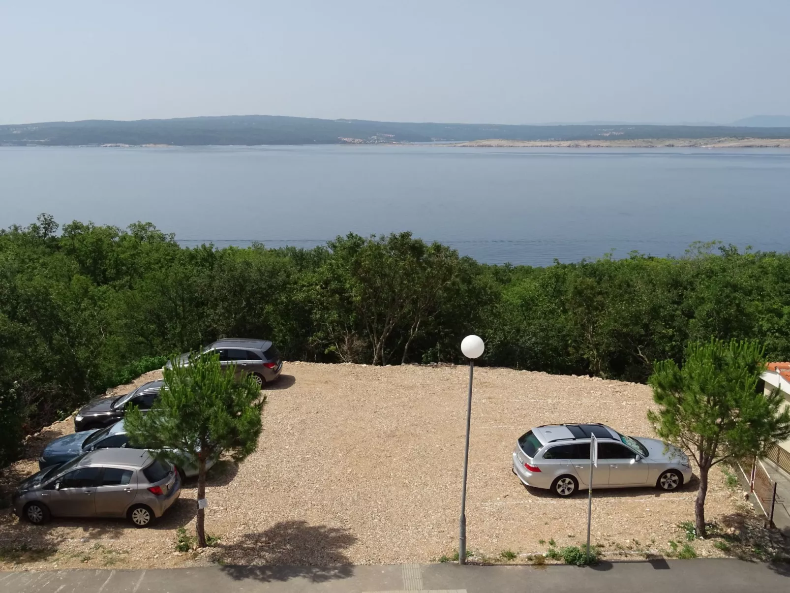Wohnung mit Balkon und Meerblick - Buiten