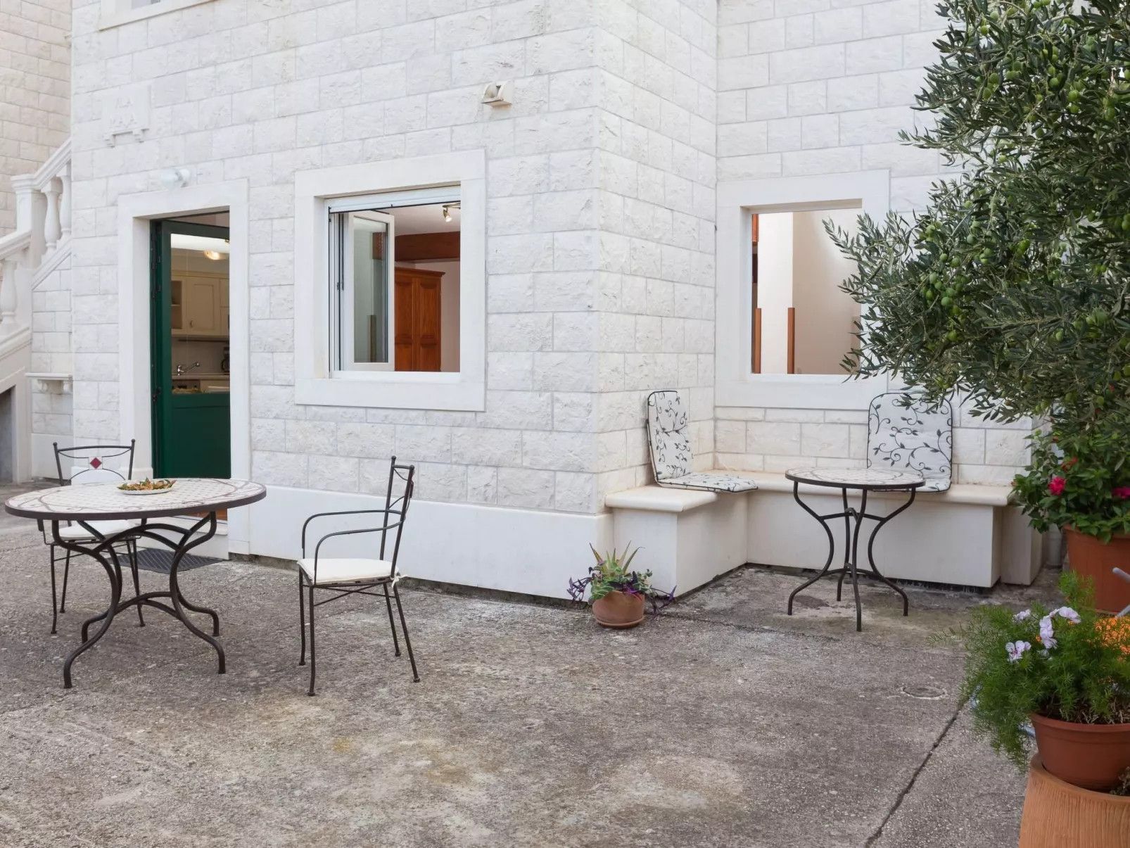 Luxuriöses Studio-Apartment mit Terrasse-Buiten