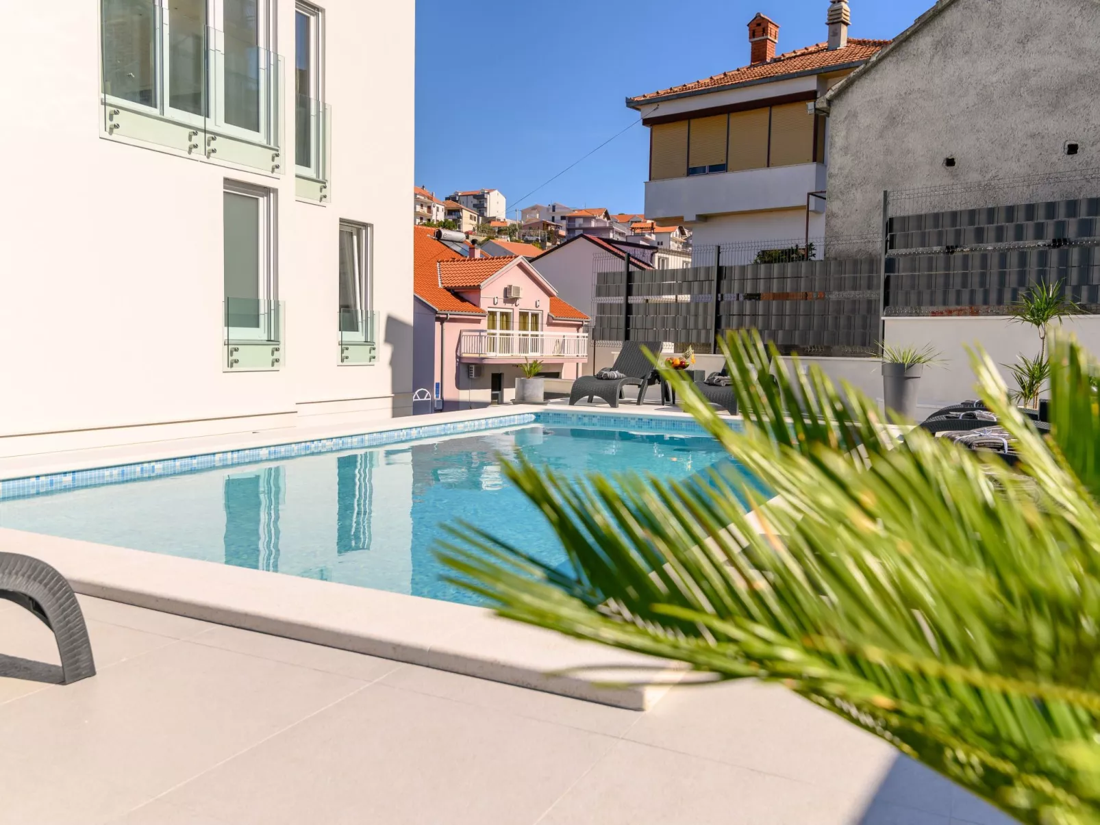 Luxuriöse Ferienvilla mit privatem Pool-Buiten