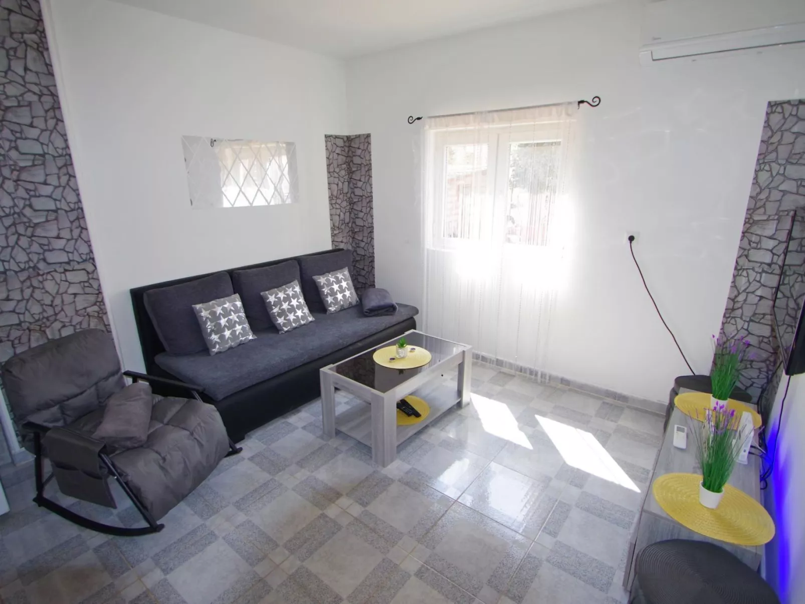 Nahe Pula Zentrum, Marija