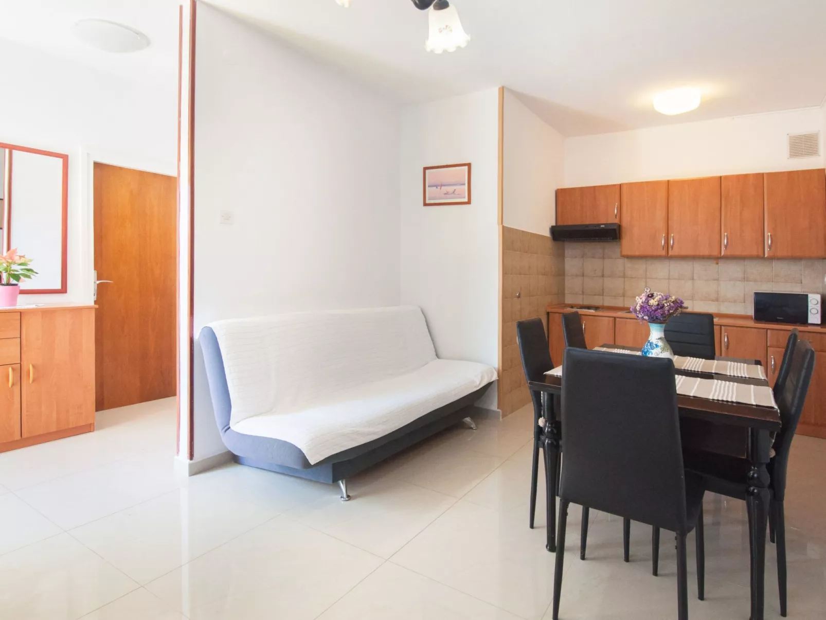 "Olia Green" mit Terrasse-Binnen