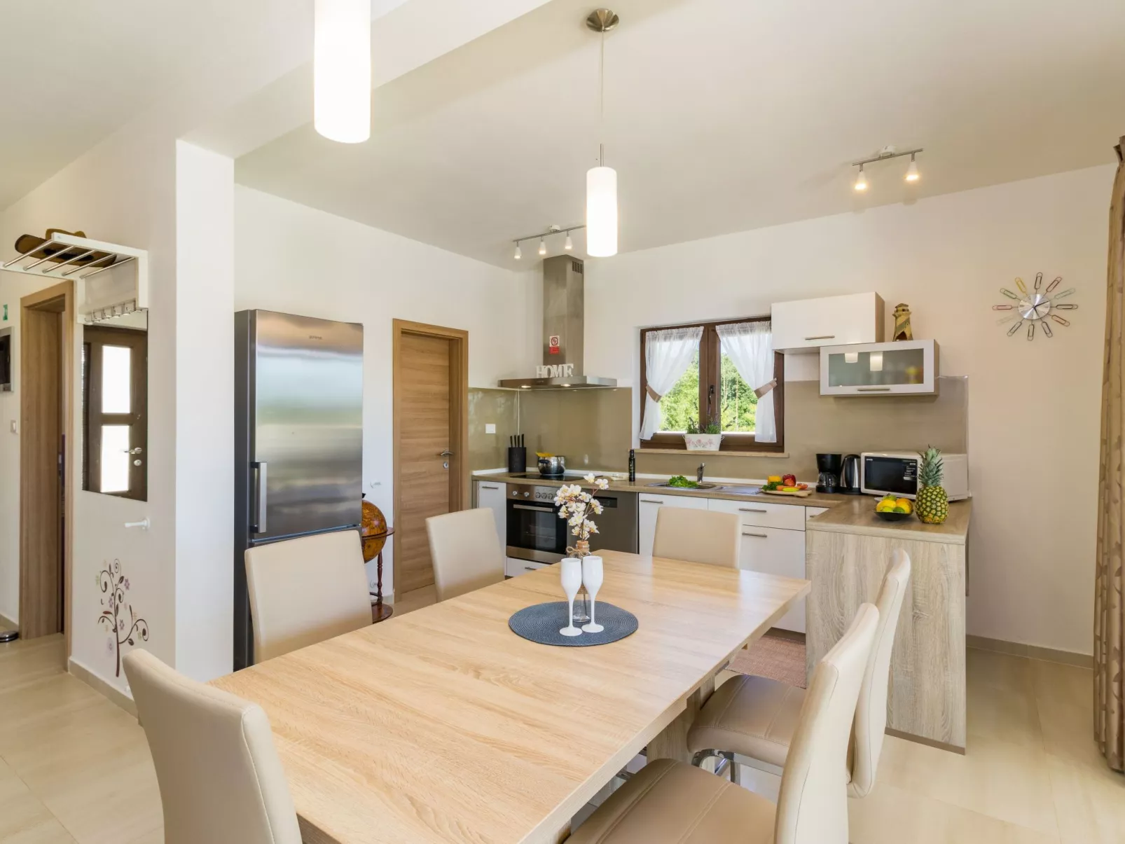 Beeindruckende Luxusvilla mit beheiztem Privatpool-Binnen