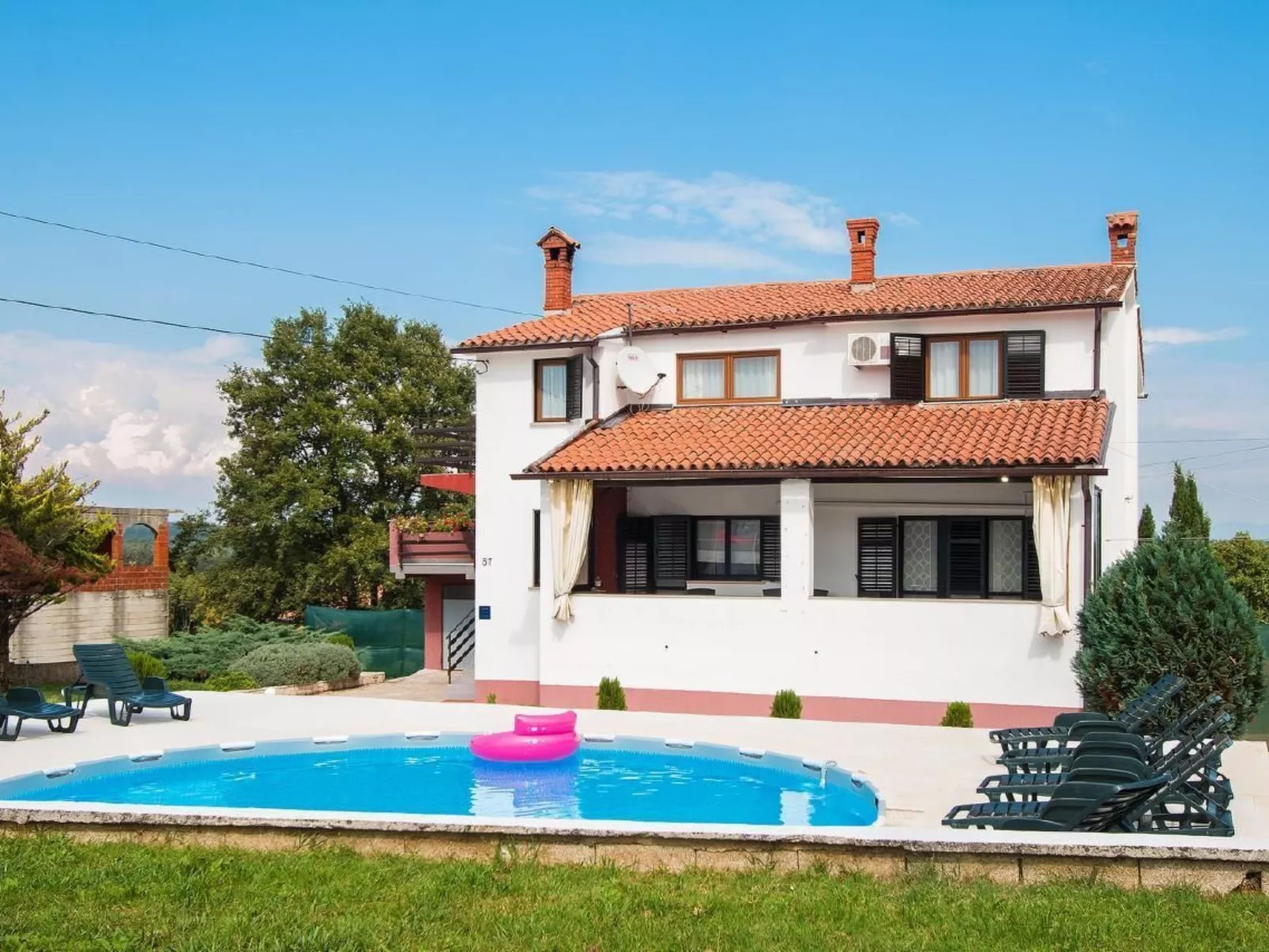 3-Schlafzimmer-Wohnung mit Gemeinschaftspool-Image-tags.info