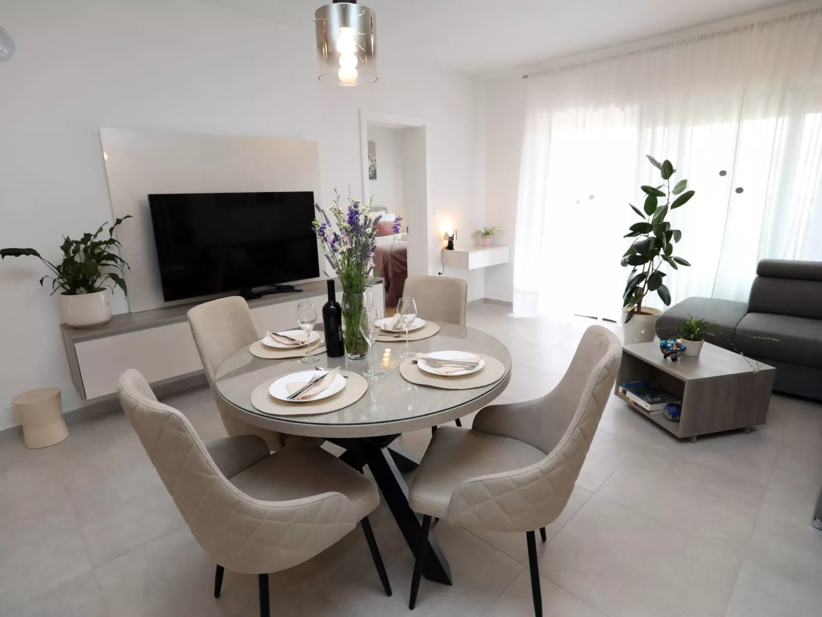 Luxus-Appartement mit Jacuzzi, Parkplatz und Garten-Binnen