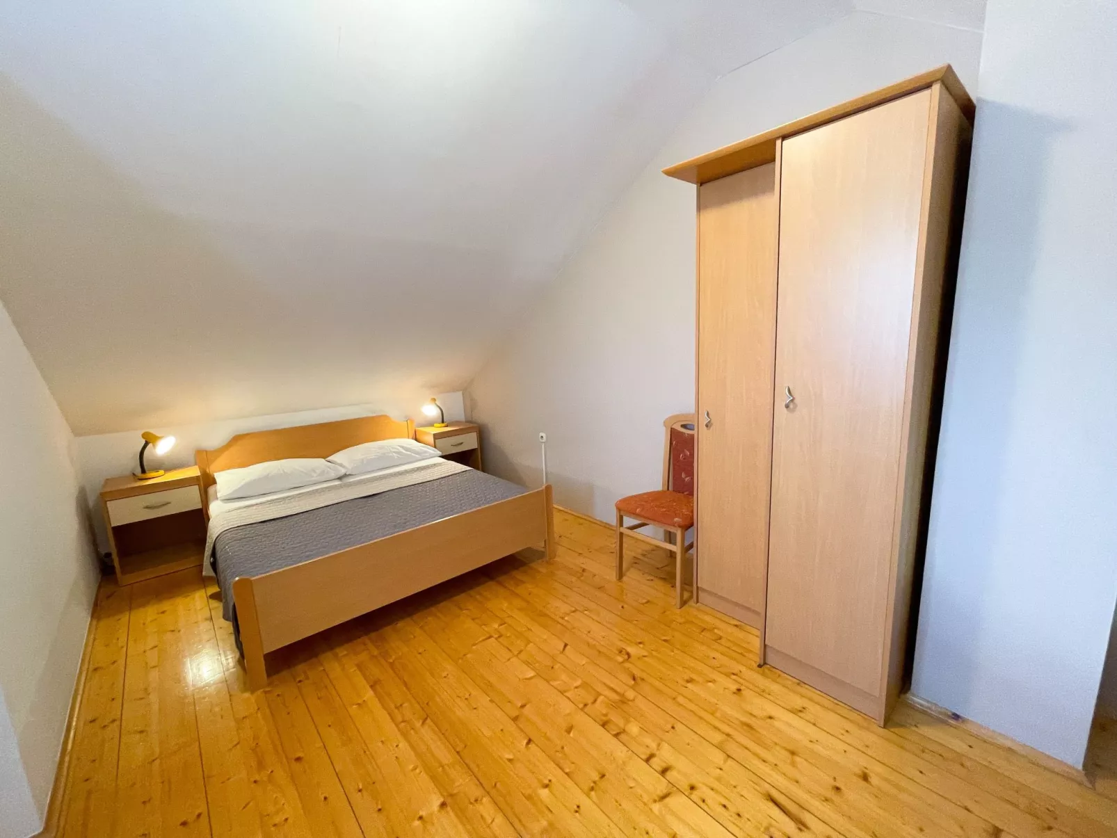 Wohnung in Jadranovo mit Grill, gemeinschaftlichem Pool und Terrasse - Binnen