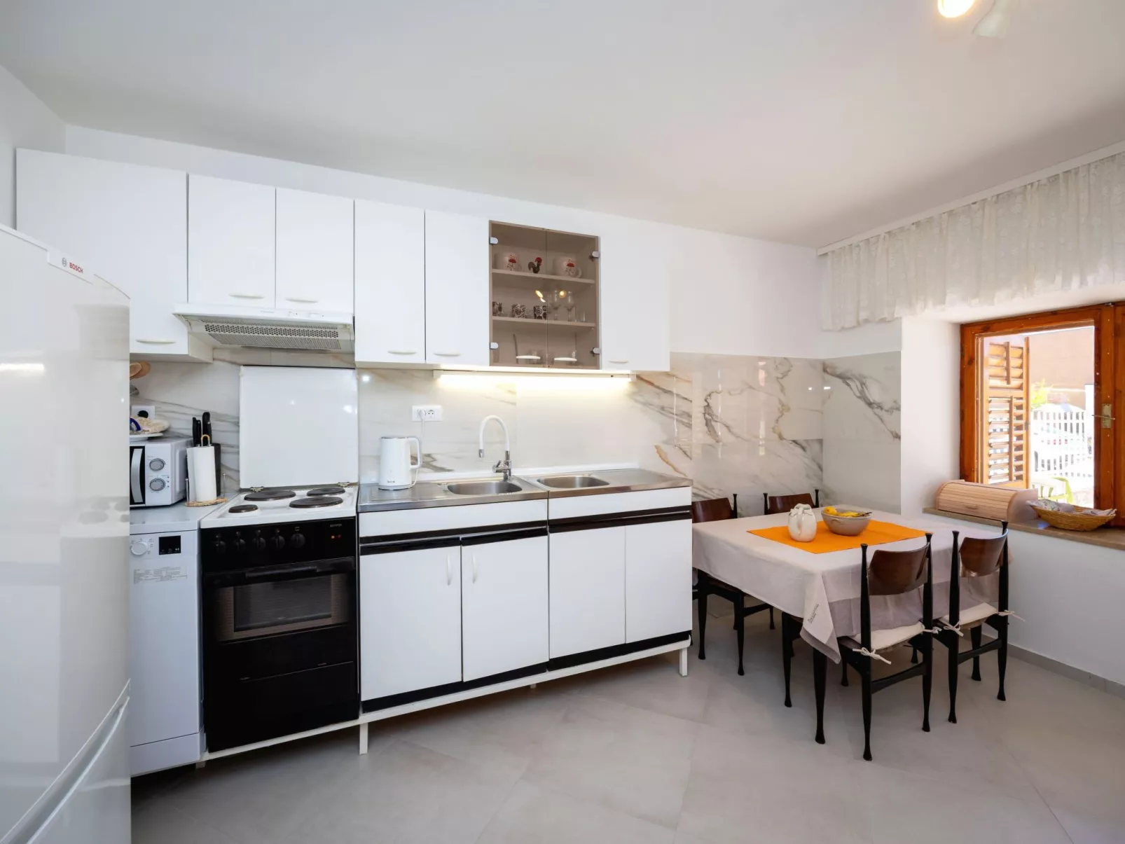 Maric mit Terrasse und Balkon-Binnen