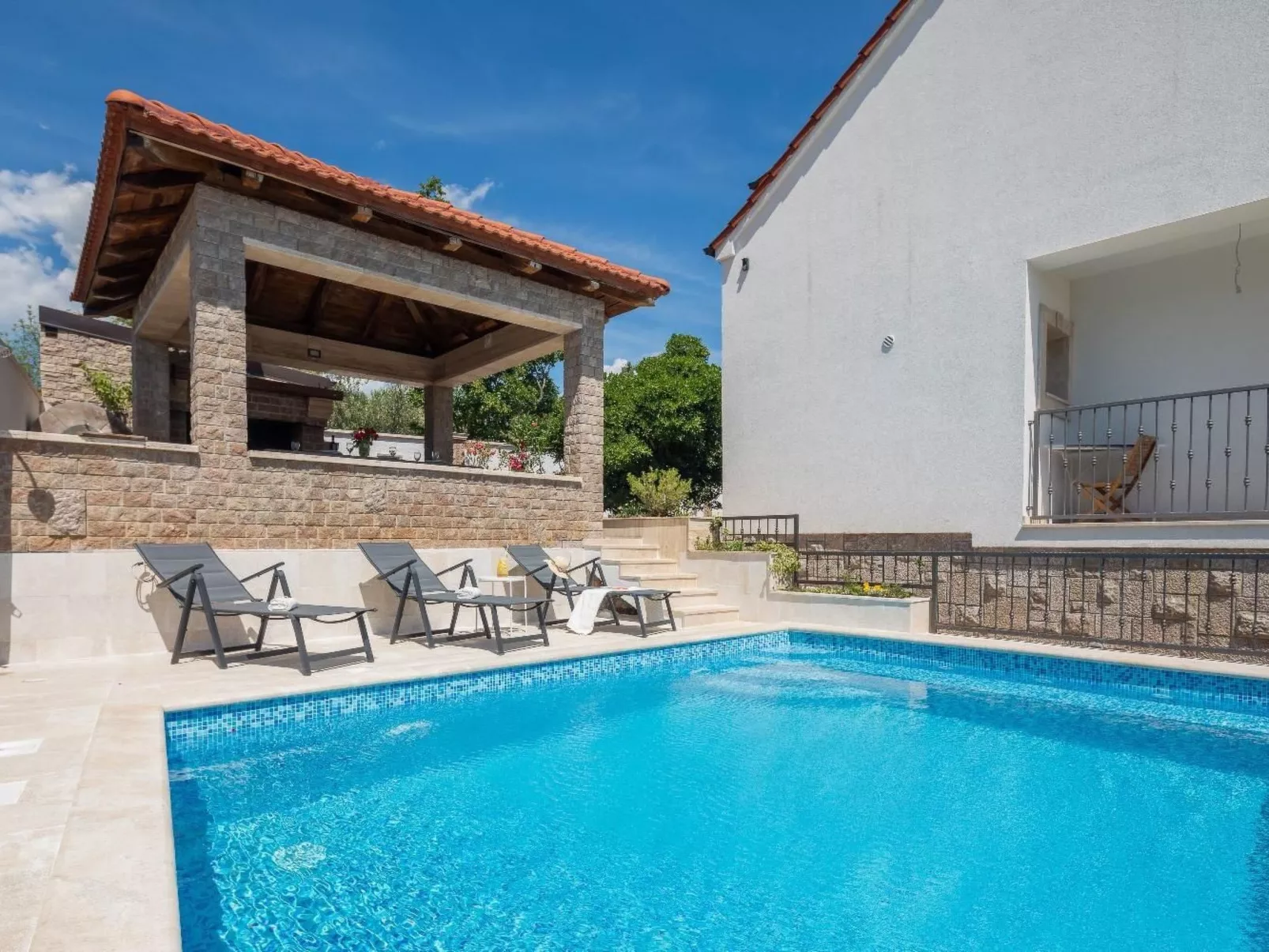 Rustikale Ferienvilla Pomalo-Buiten