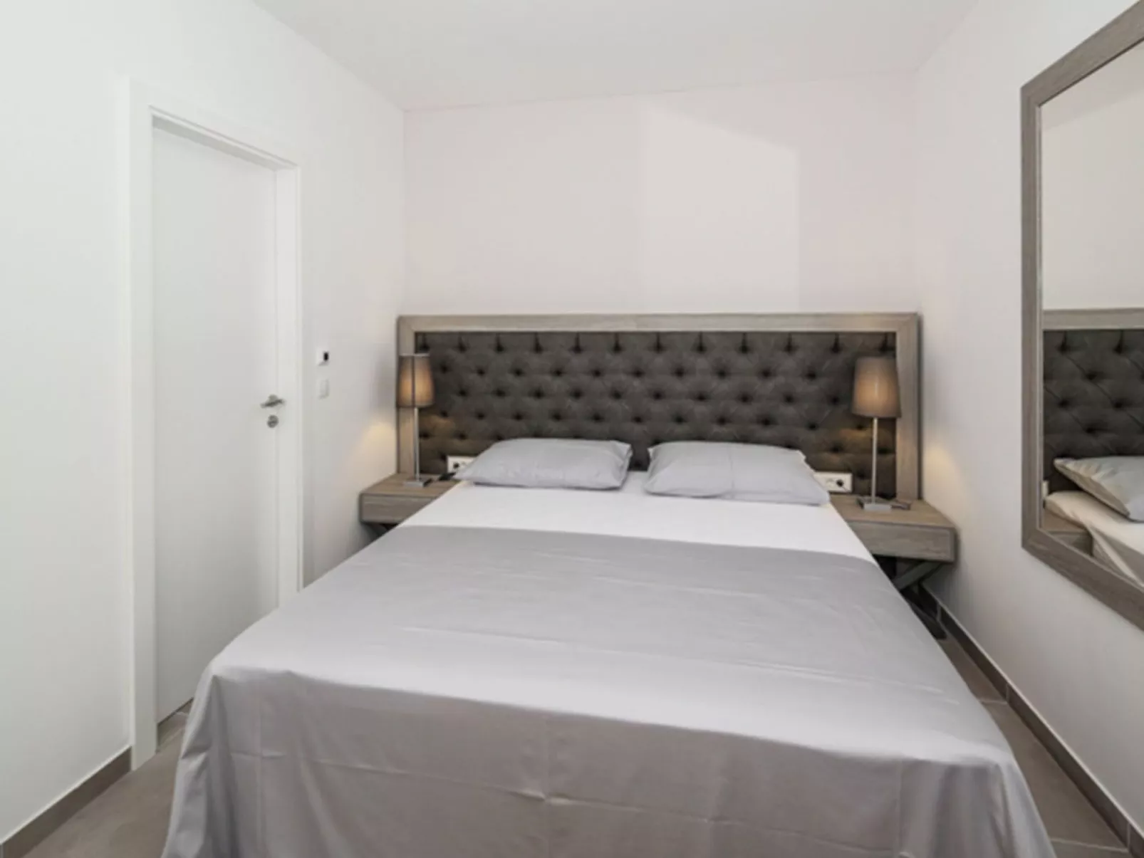 Luxusvilla Viola mit Pool, Sauna und Fitnessraum-Binnen