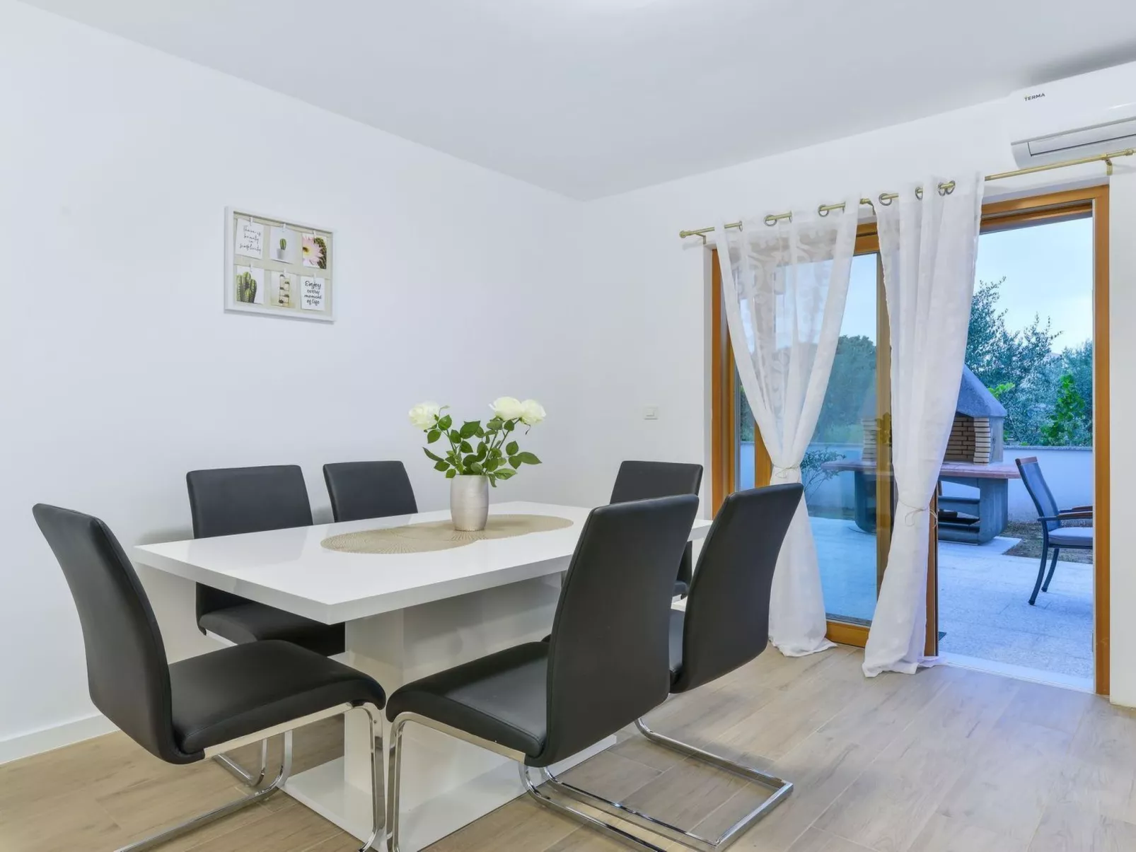 Villa mit Dachterrasse und Pool - Agentur TA Leut-Binnen