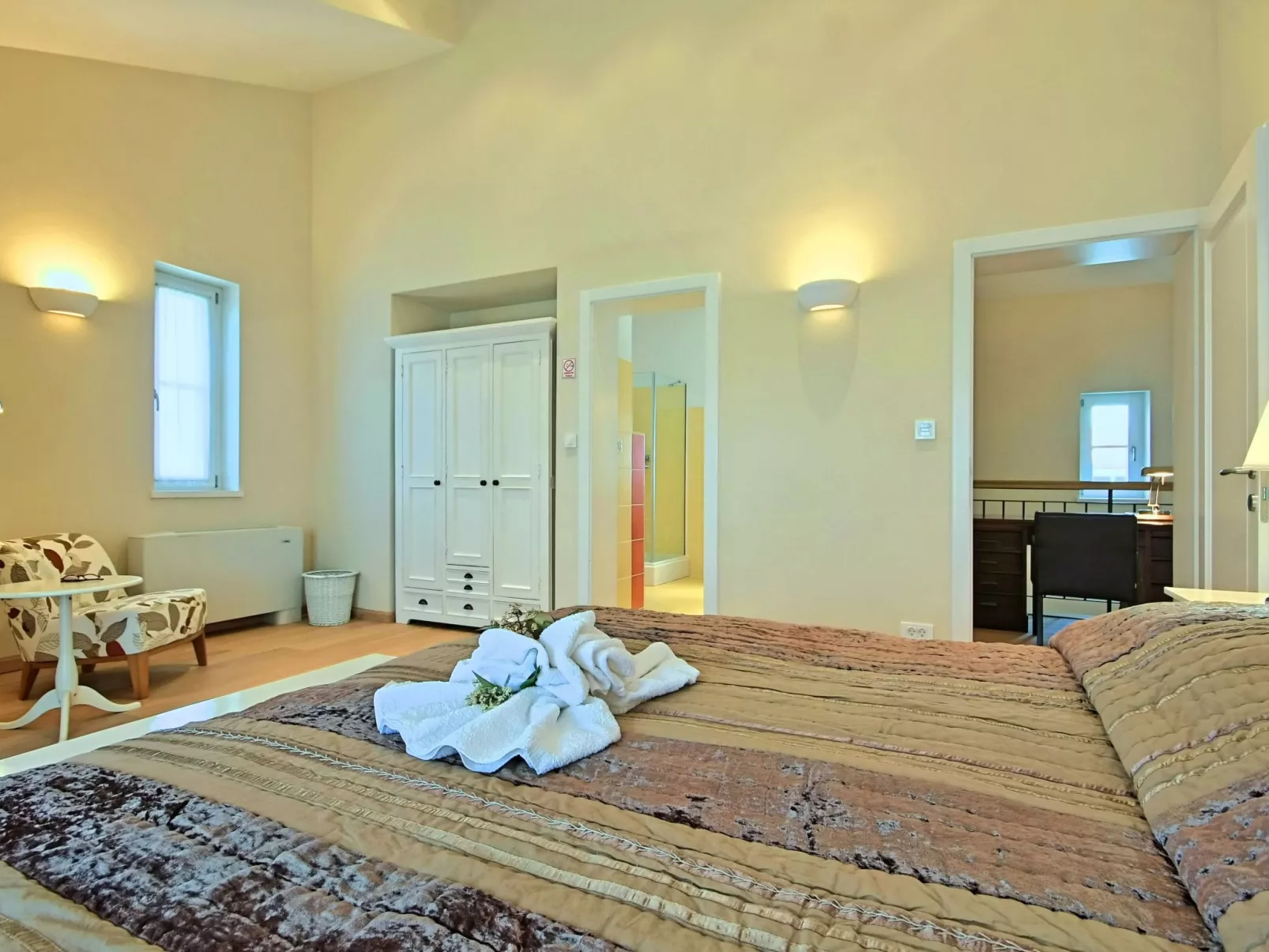 Luxus "Villa Mirna" mit Tennisplatz-Binnen