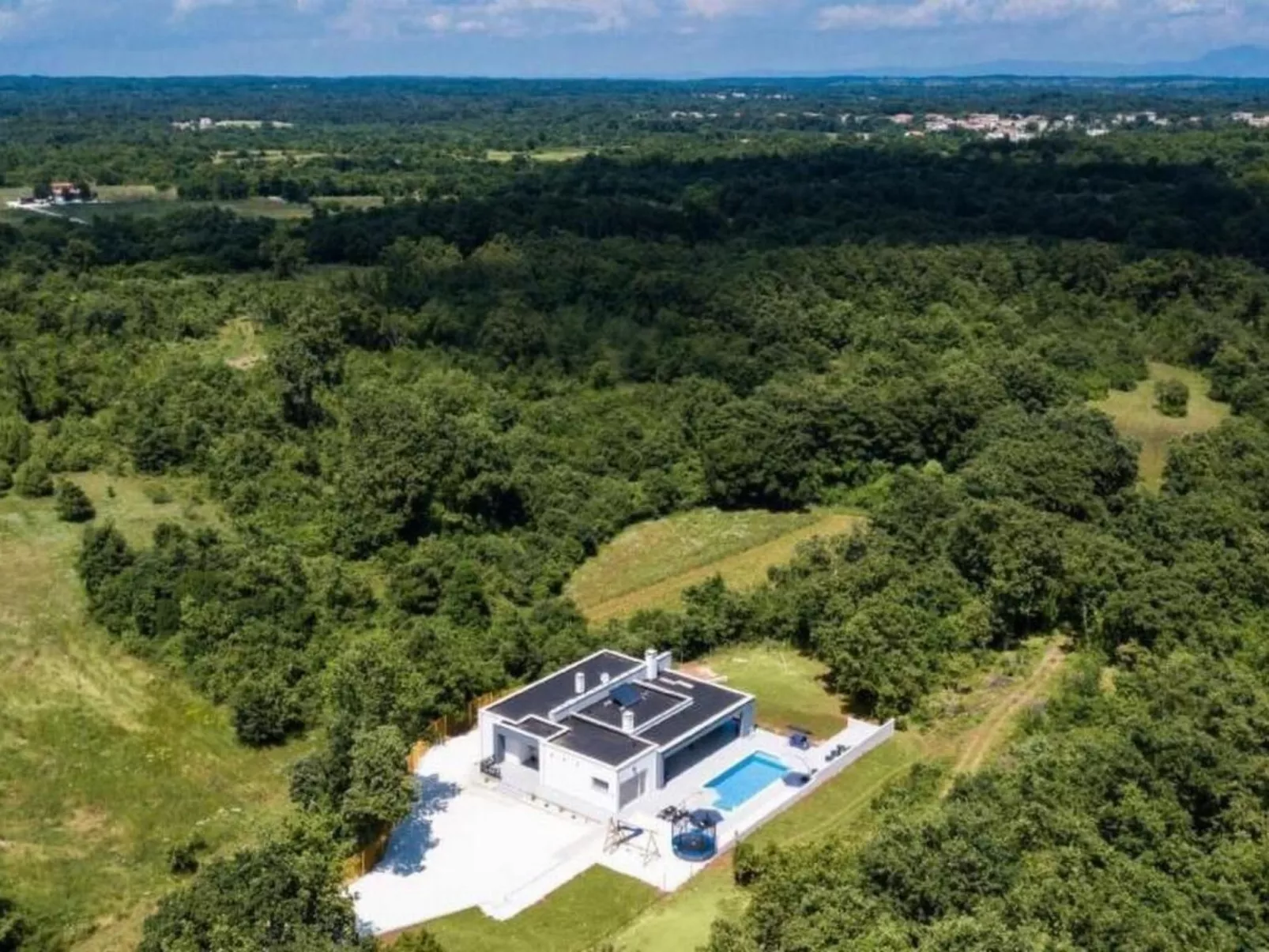 Villa Sanivaro mit beheiztem Pool und Whirlpool-Buiten