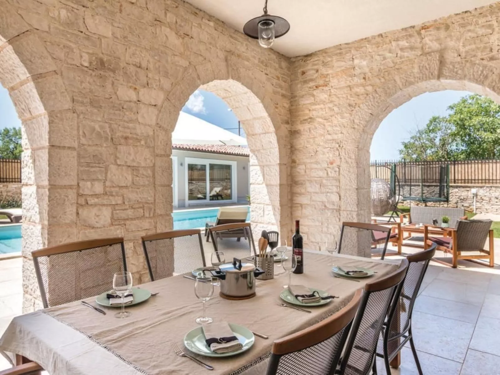 Villa "Magnolia" mit Schwimmbad, Sauna und Jacuzzi-Buiten