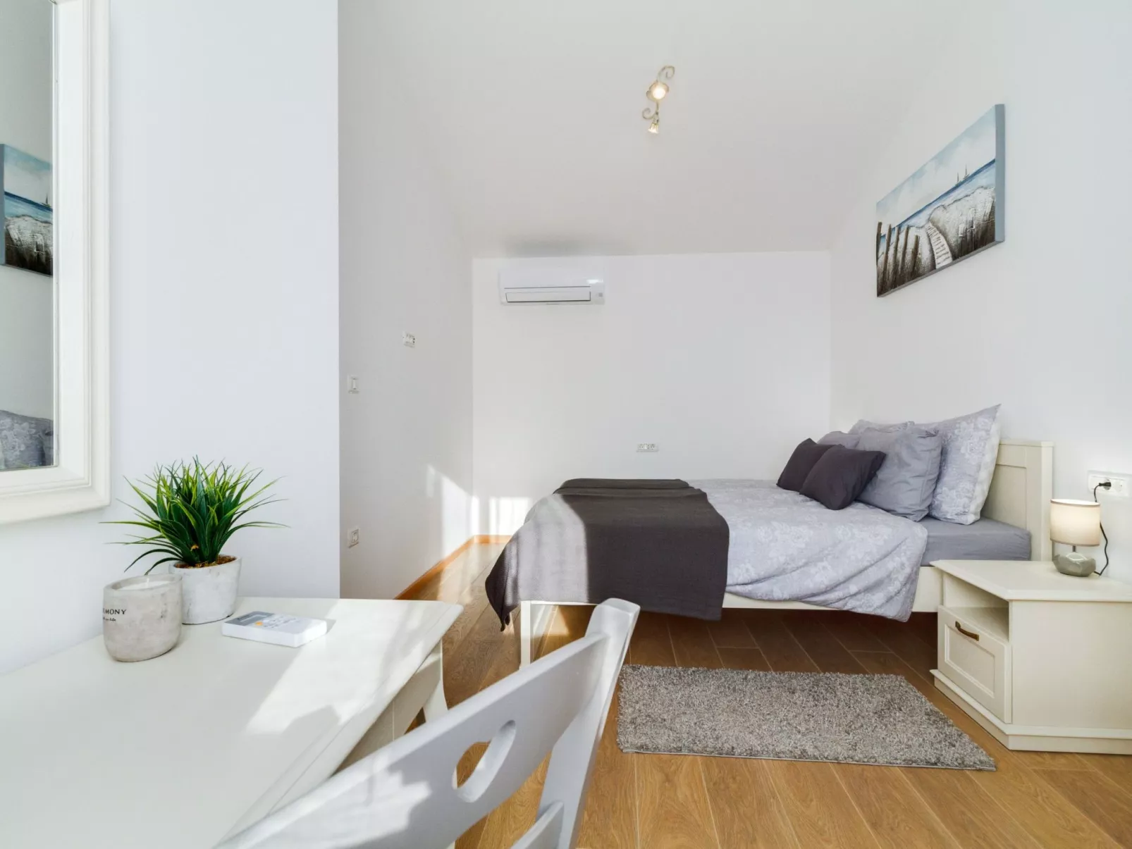 "Villa Nima" mit privatem Pool-Binnen