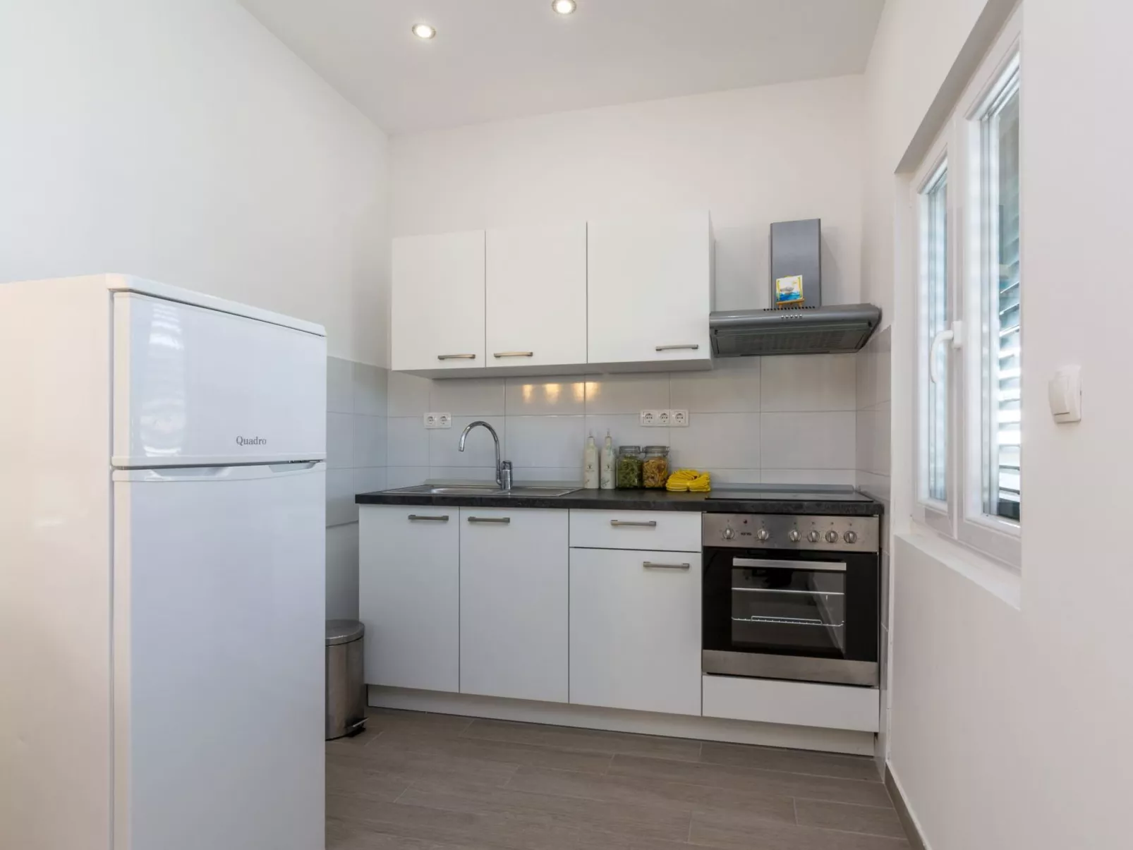 Modernes Ferienhaus mit Terrasse und Meerblick-Image-tags.info