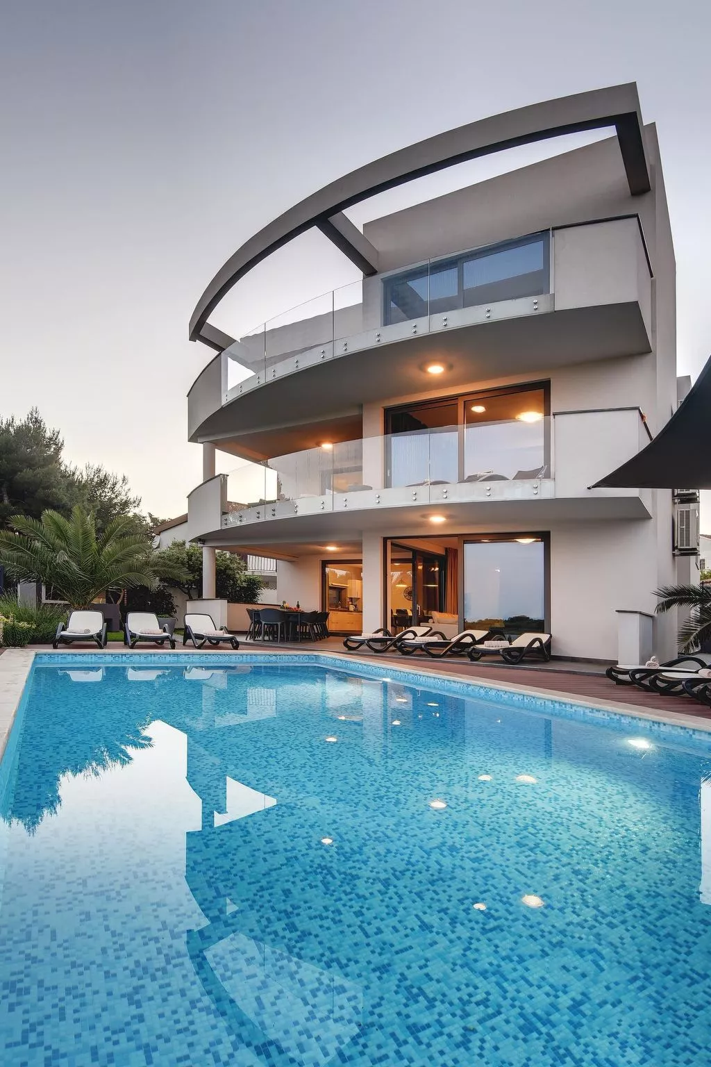 Luxusvilla Sunrise Premantur mit Pool-Buiten