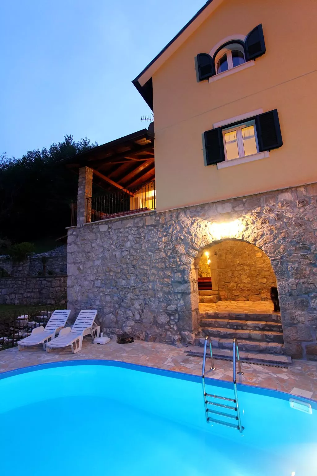 In Lovranska Draga mit großem Kamin