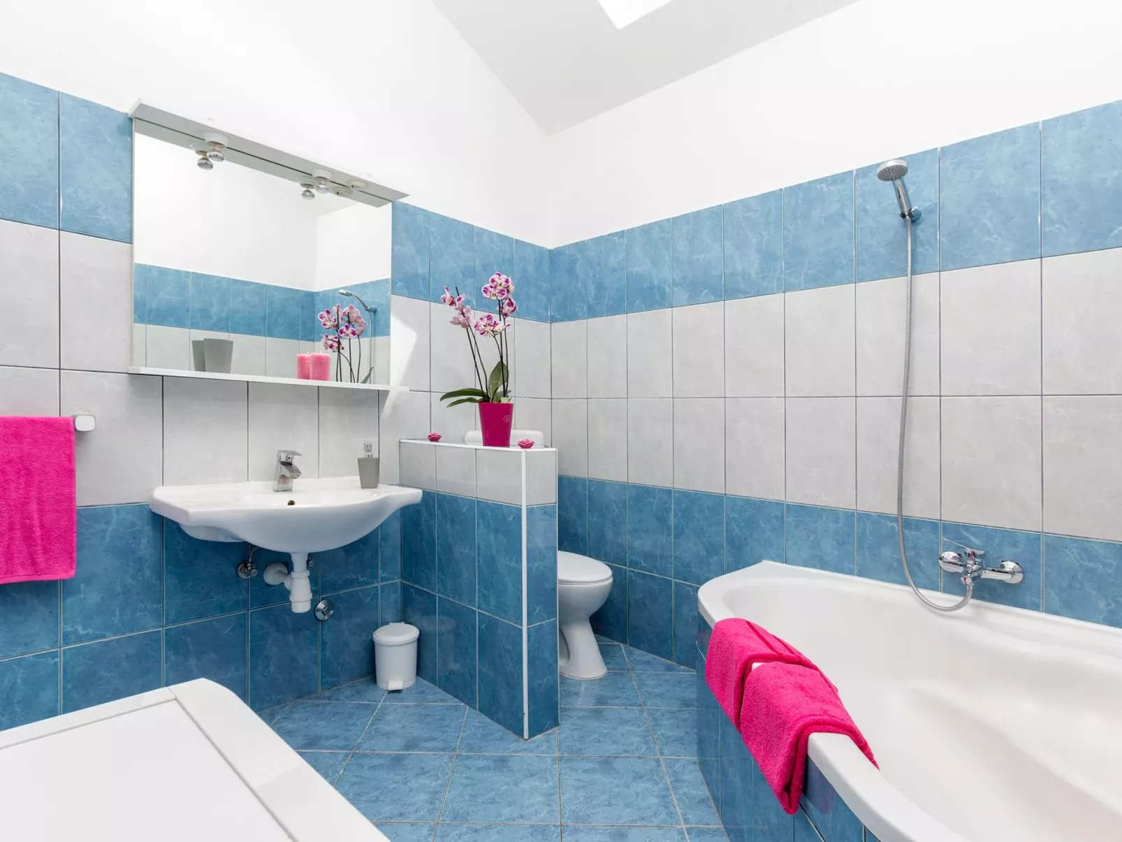 AQUA mit Pool-Binnen